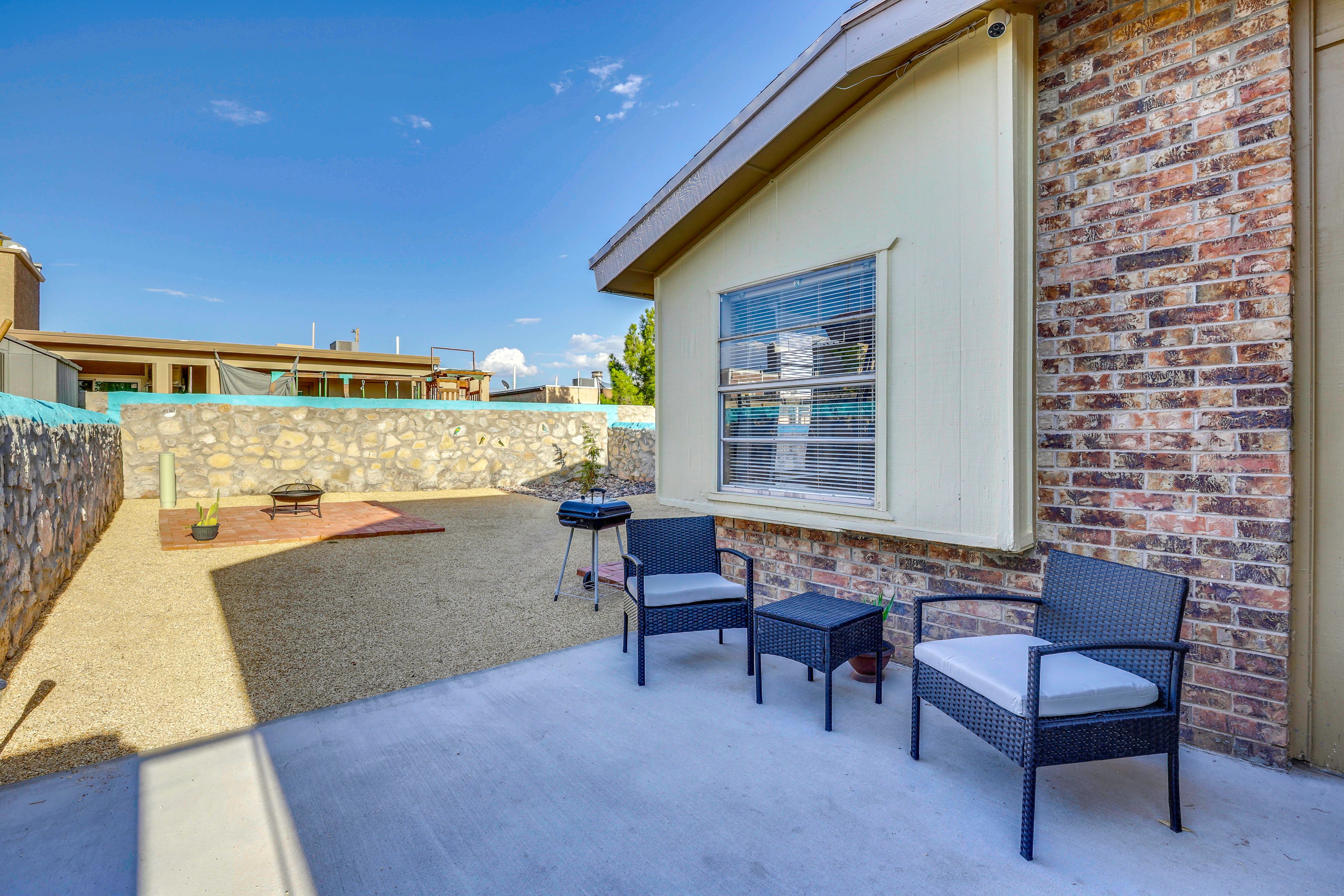 Private Yard | Furnished Patio