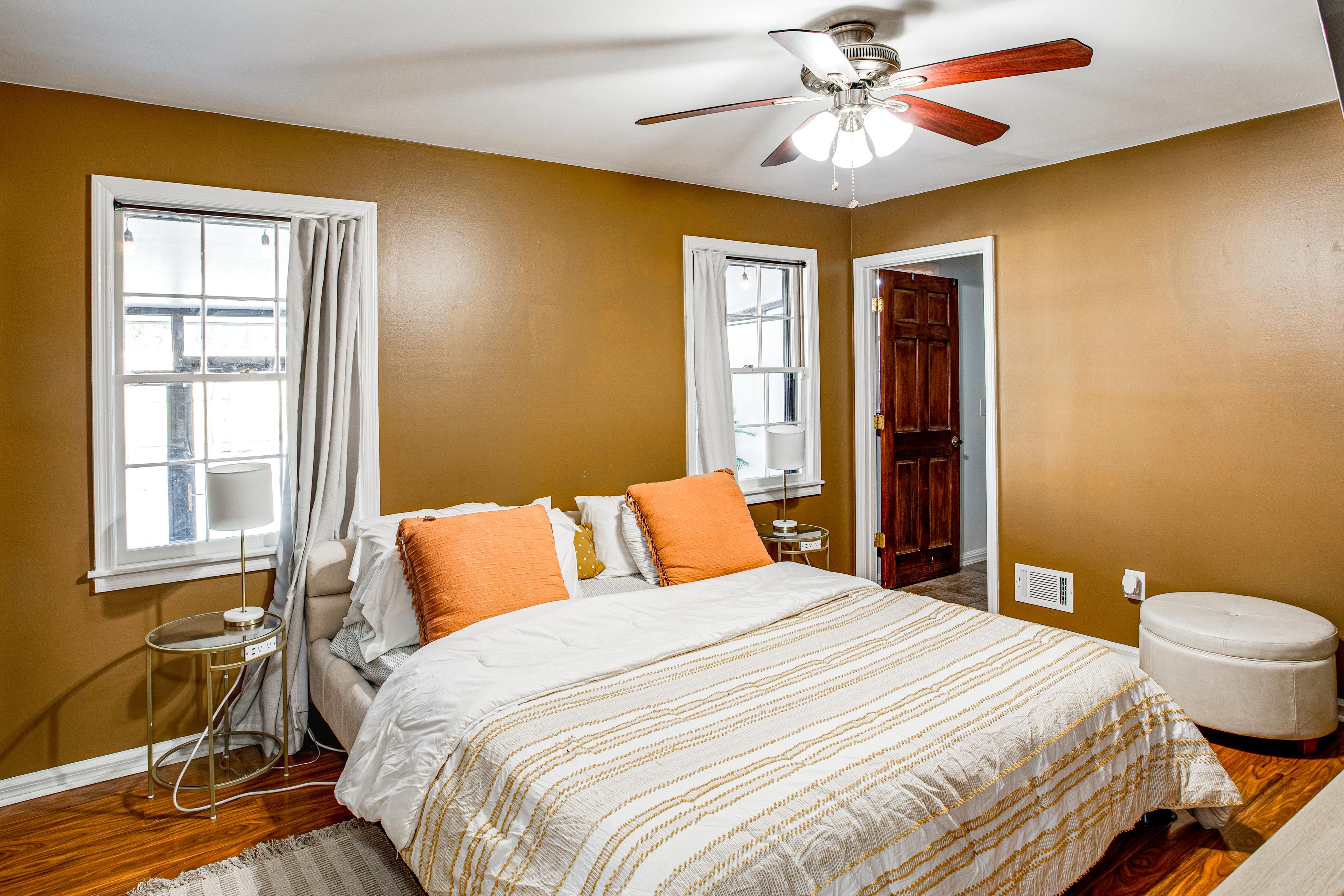 Bedroom 1 | King Bed | Linens Provided | 1st Floor