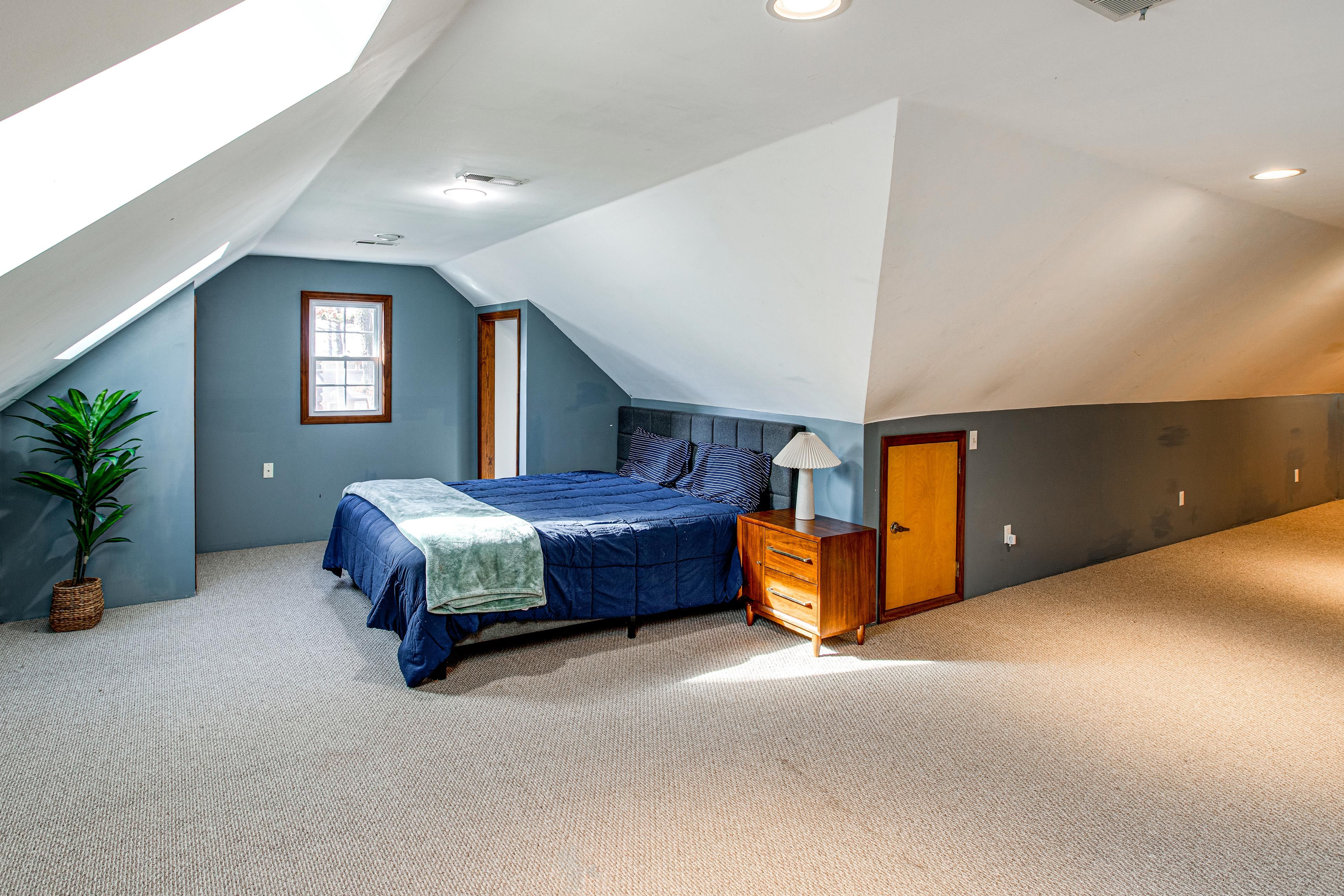 Bedroom 4 (Loft) | King Bed | 2nd Floor