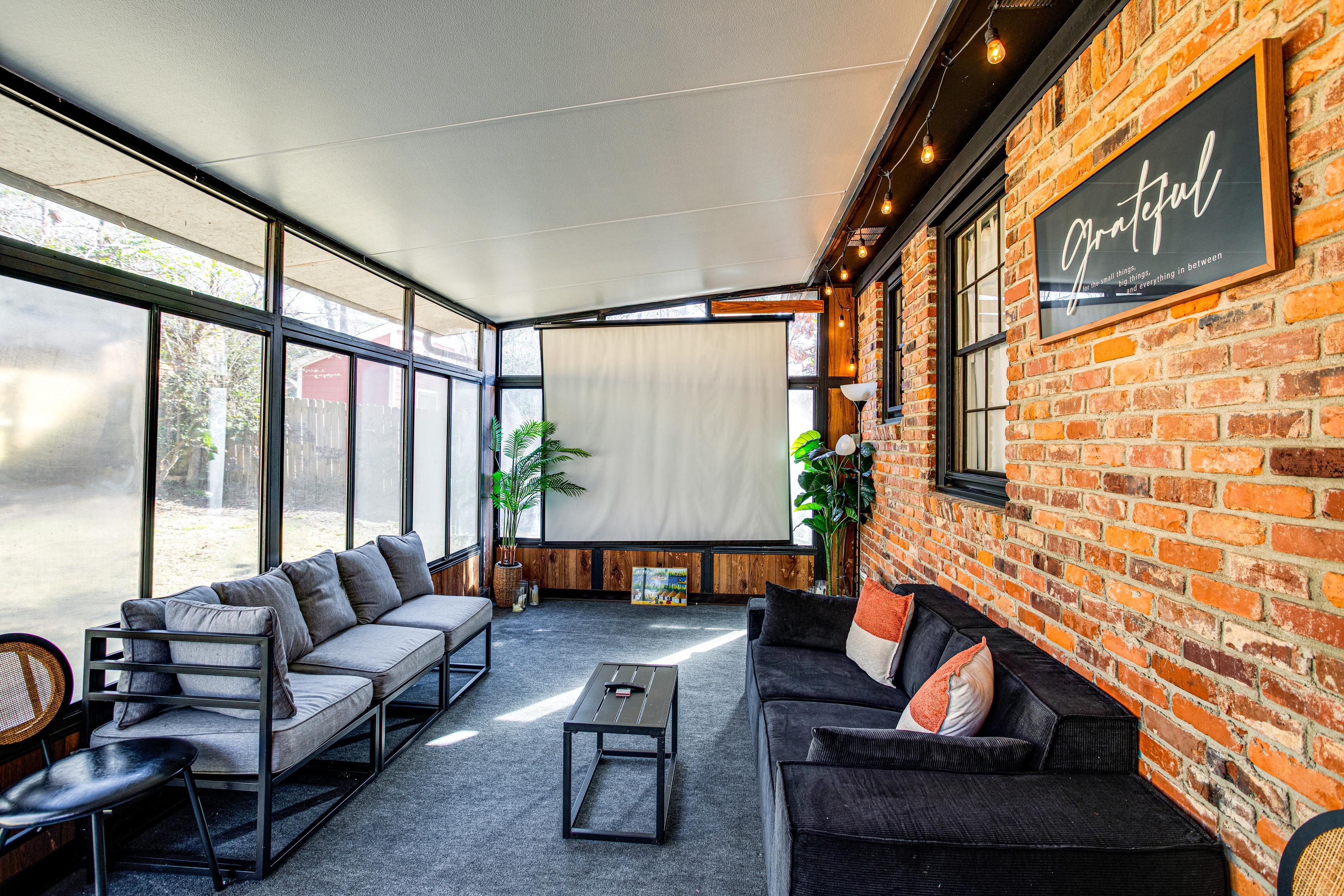 Sunroom | Outdoor Seating | Movie Projector w/ Screen