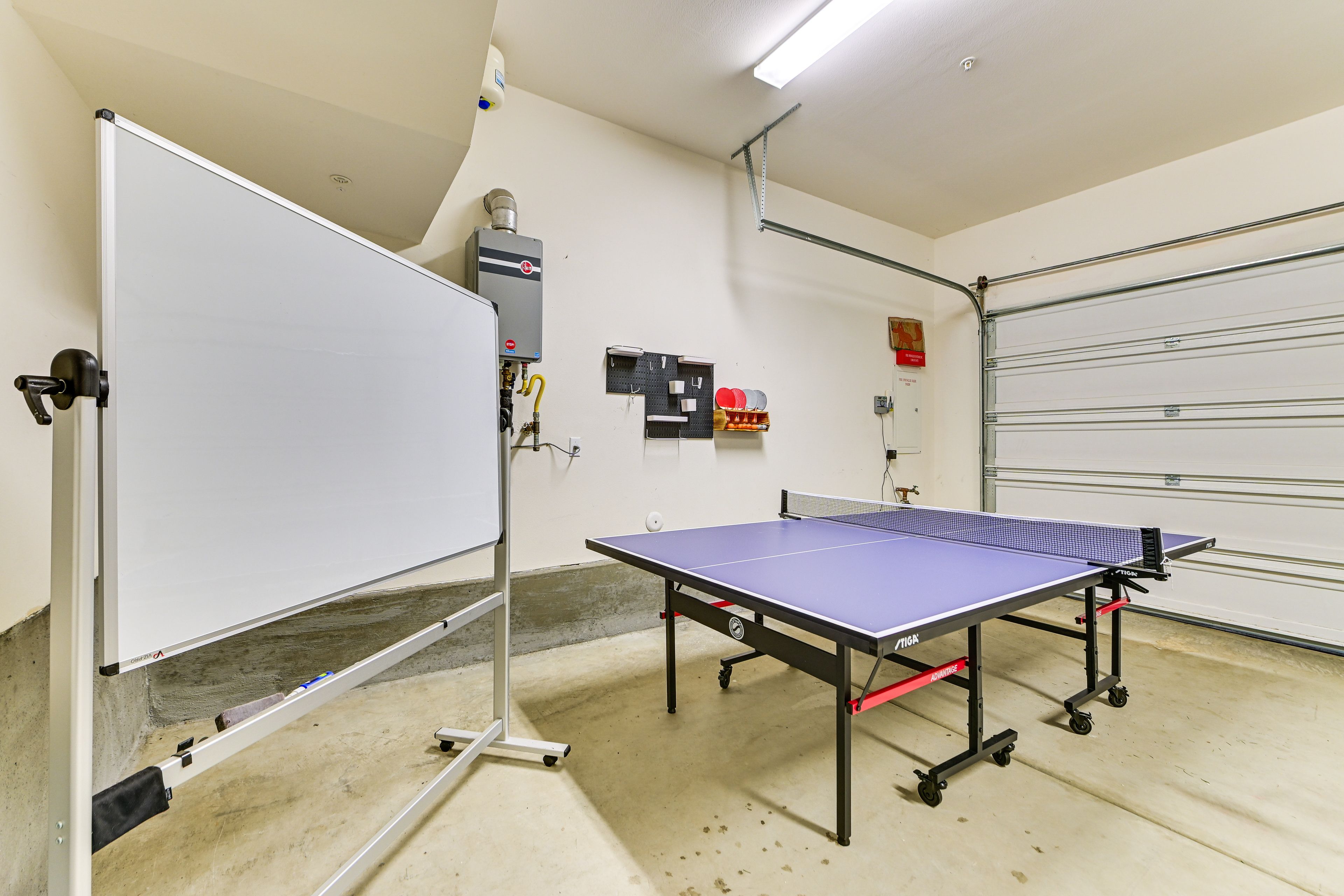 Garage | Ping-Pong Table