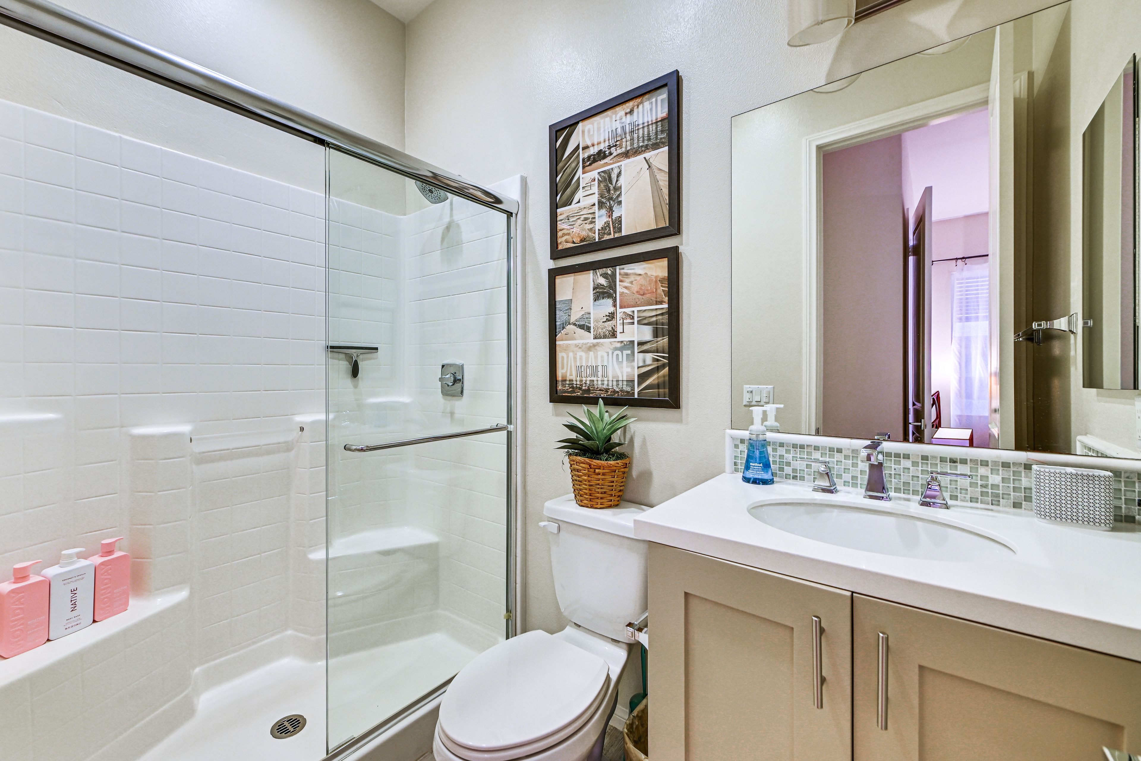 Full Bathroom | 1st Floor