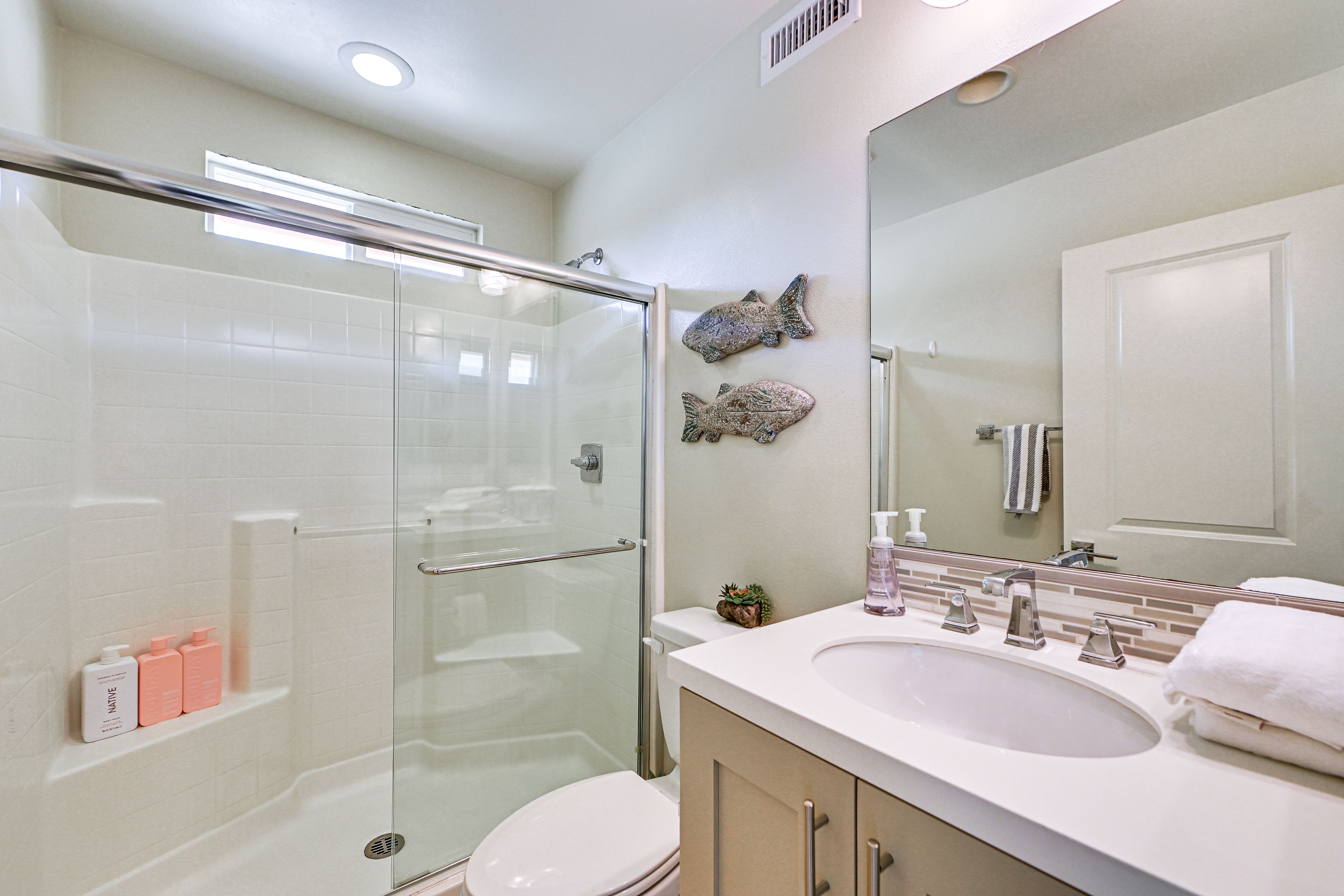 Full Bathroom | 2nd Floor