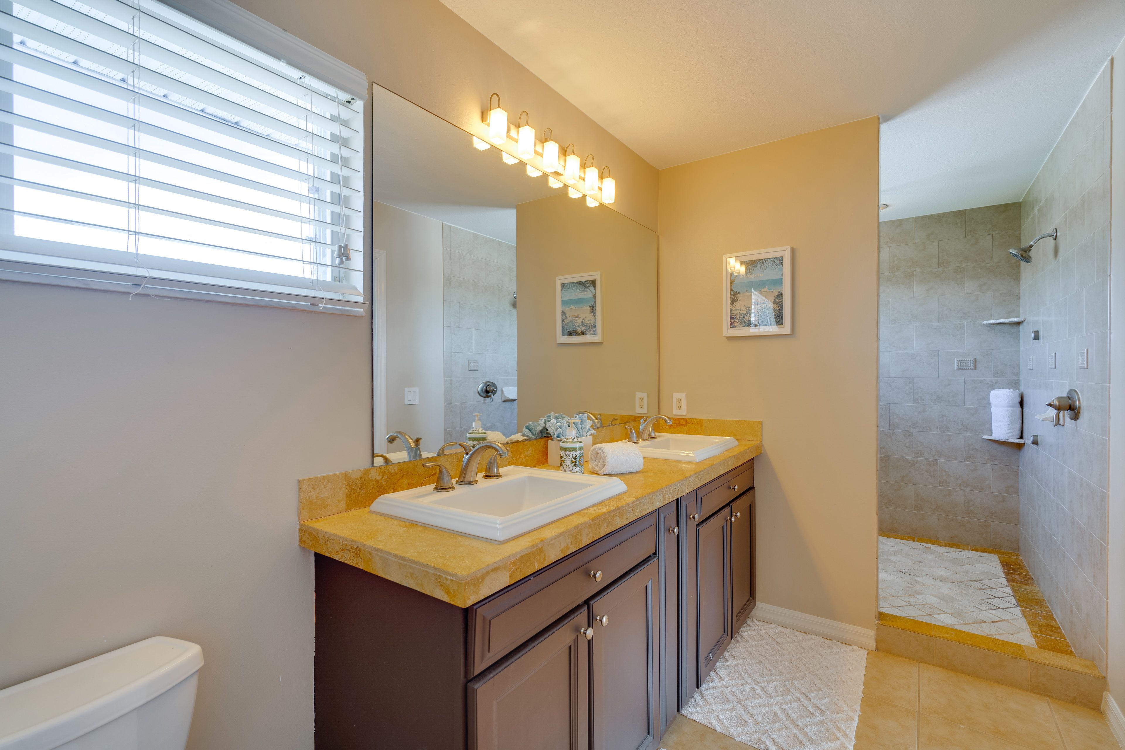 Full Bathroom | 2nd Floor