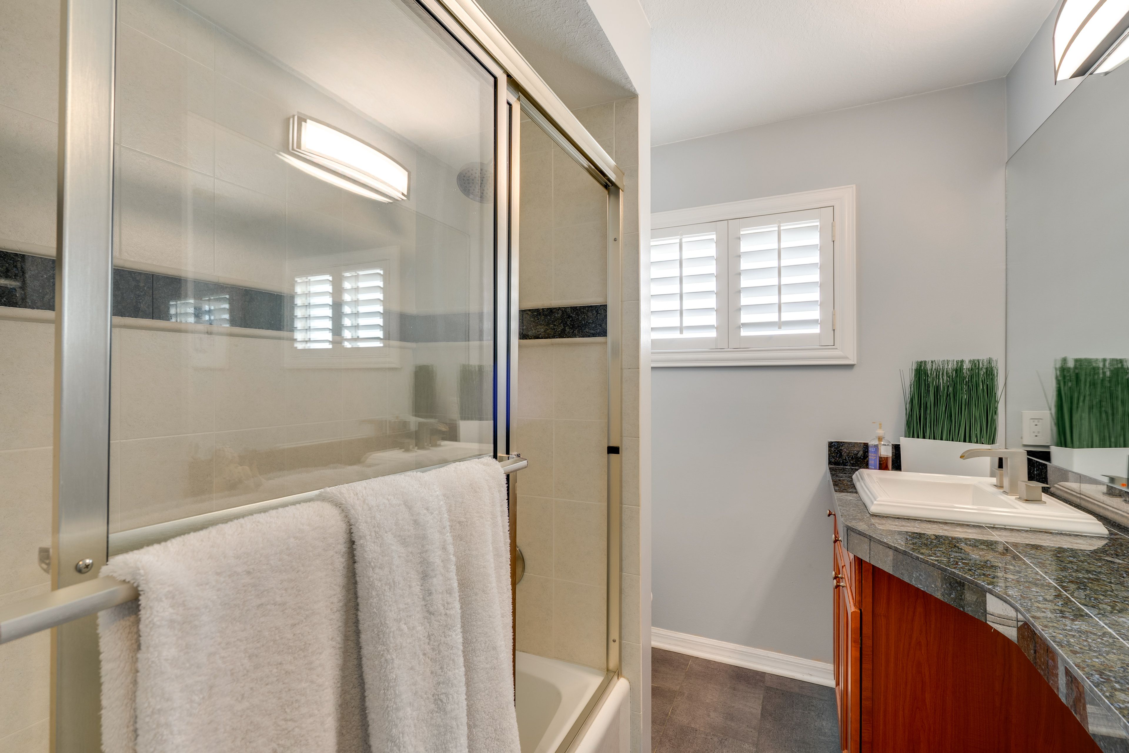 Full Bathroom | 1st Floor