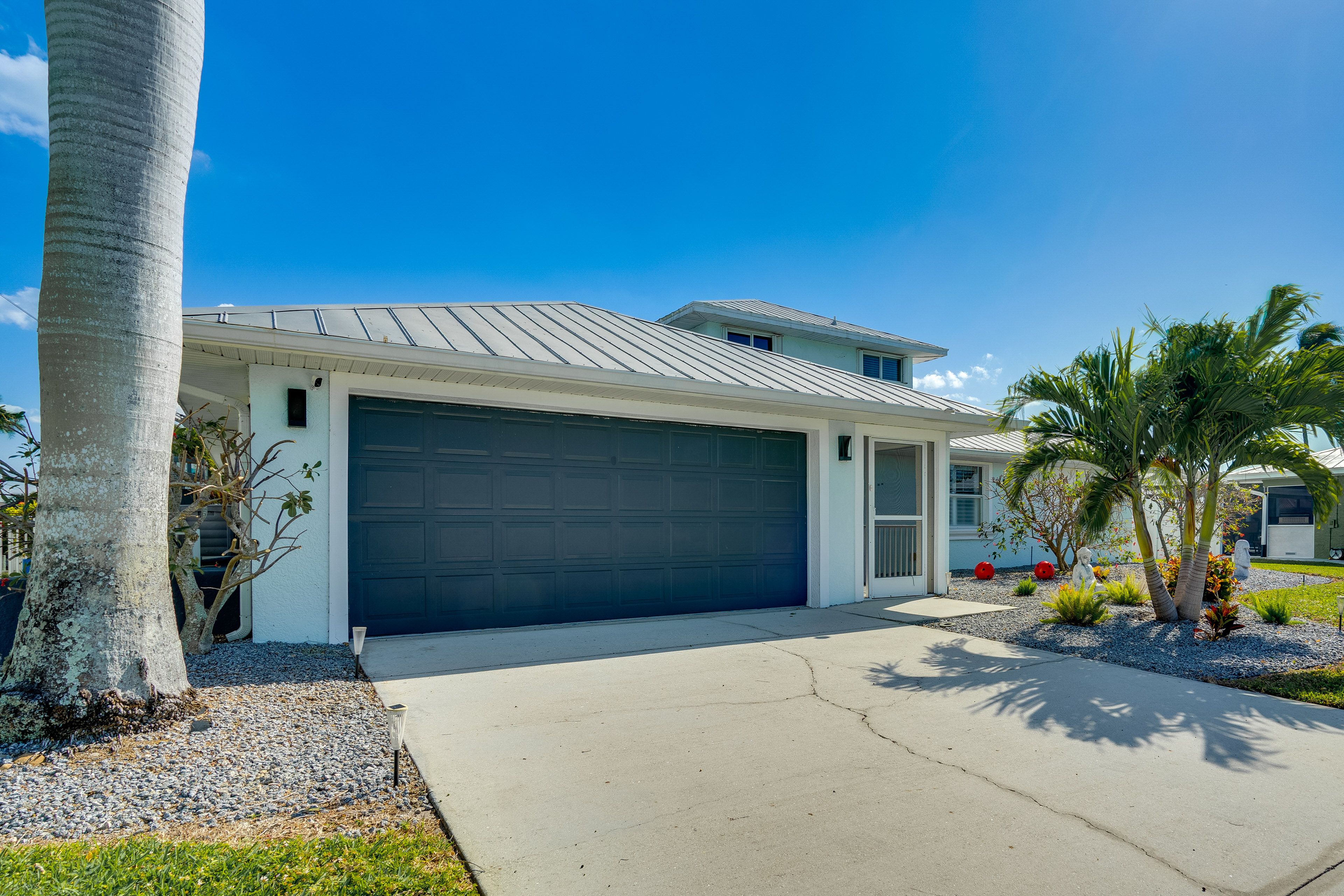 Parking | Garage (1 Vehicle) | Driveway (4 Vehicles) | Lawn Parking Prohibited