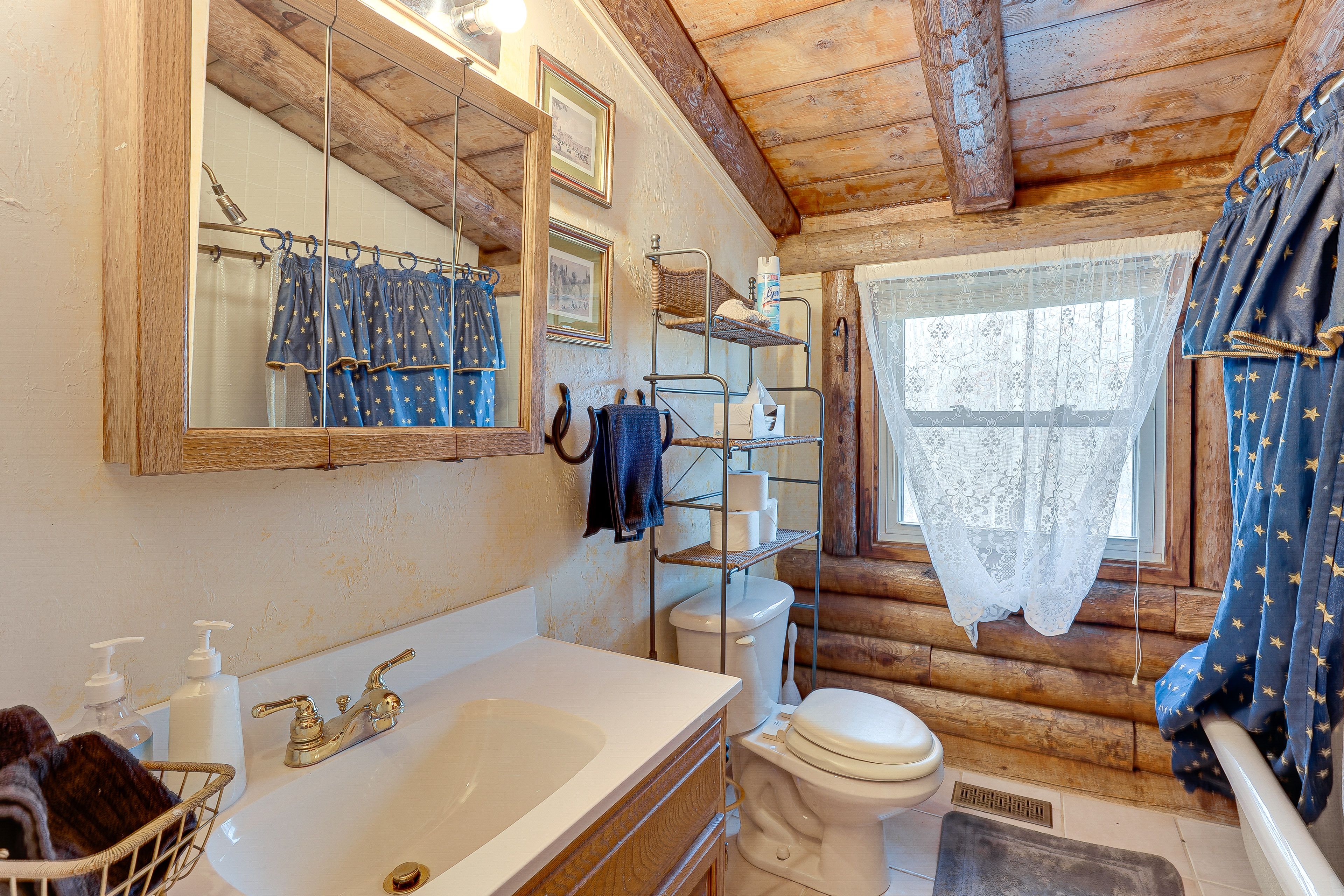 Full Bathroom | Upper Level