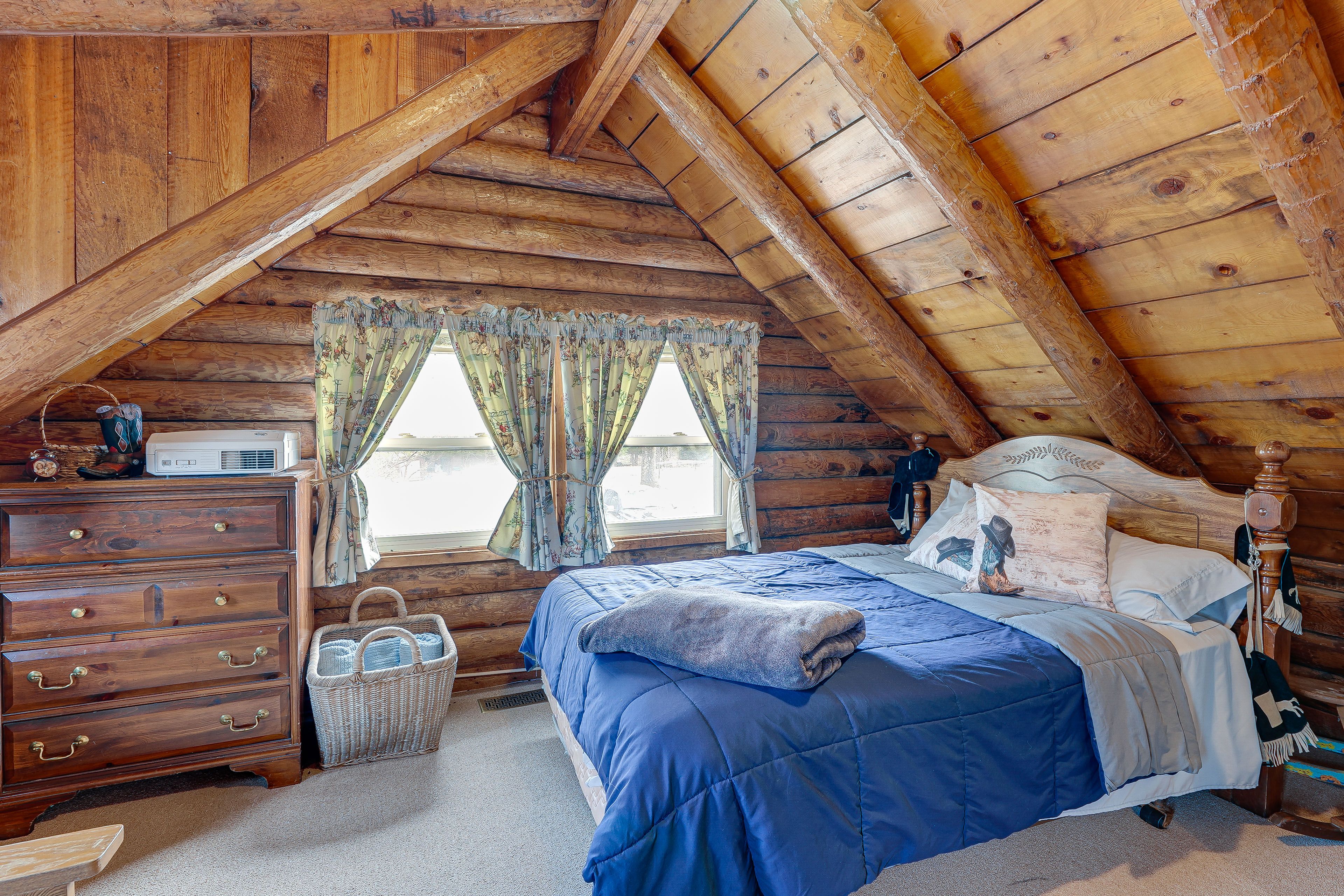 Bedroom 1 | Queen Bed | Full Bed | Upper Level