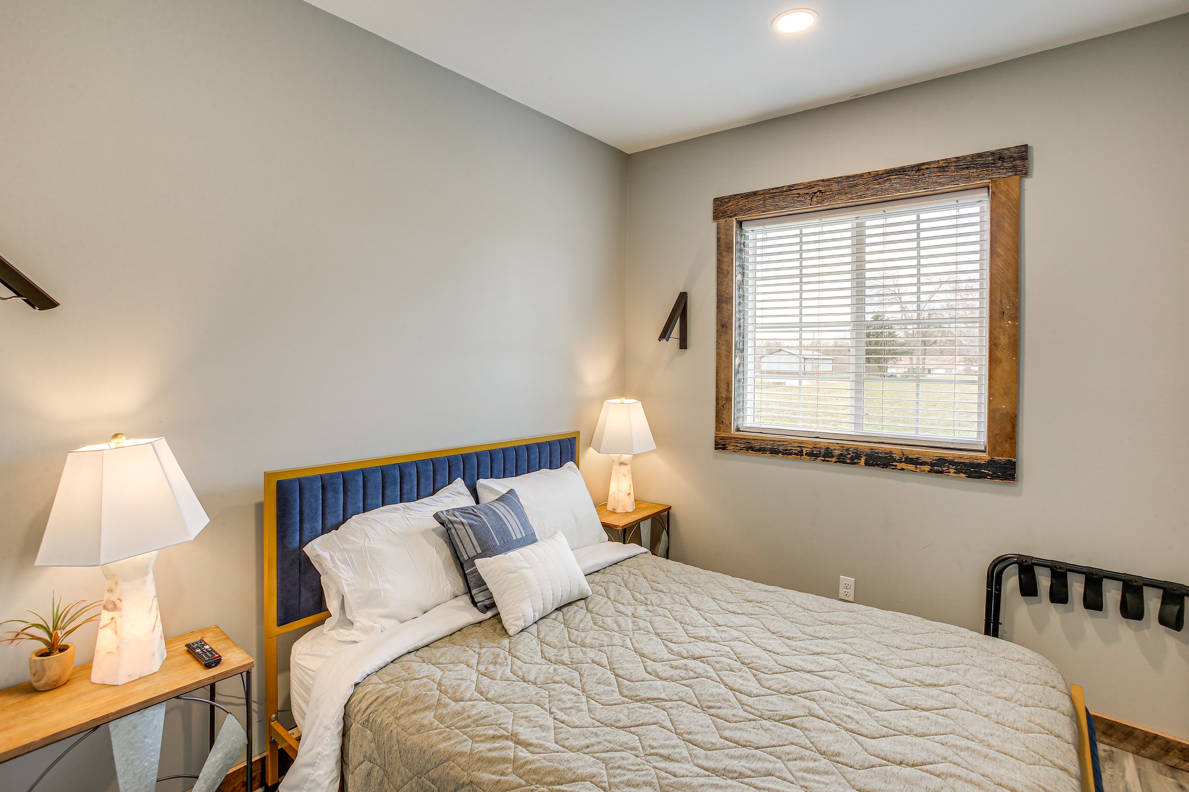 Bedroom 3 | Queen Bed