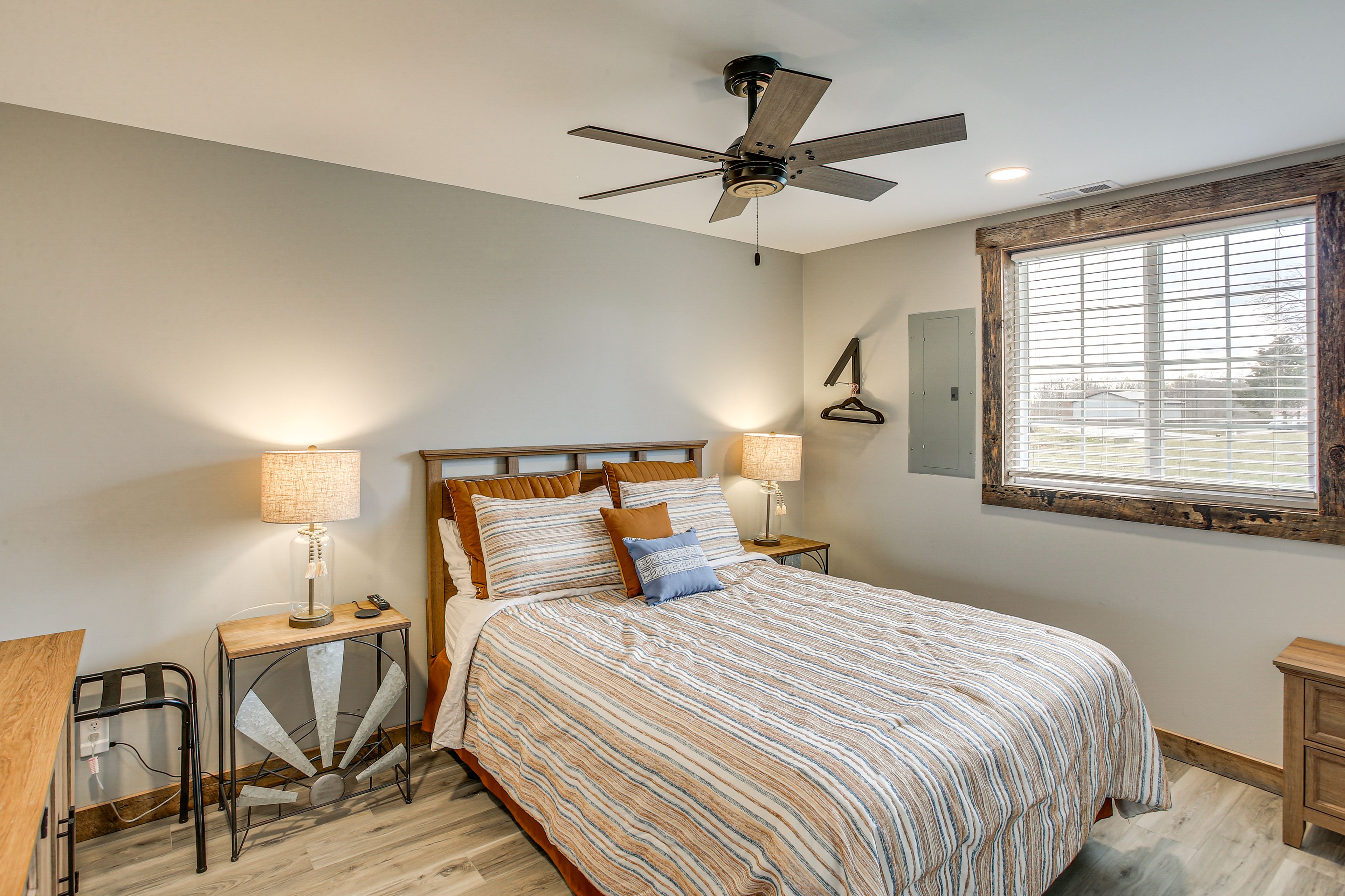 Bedroom 2 | Queen Bed