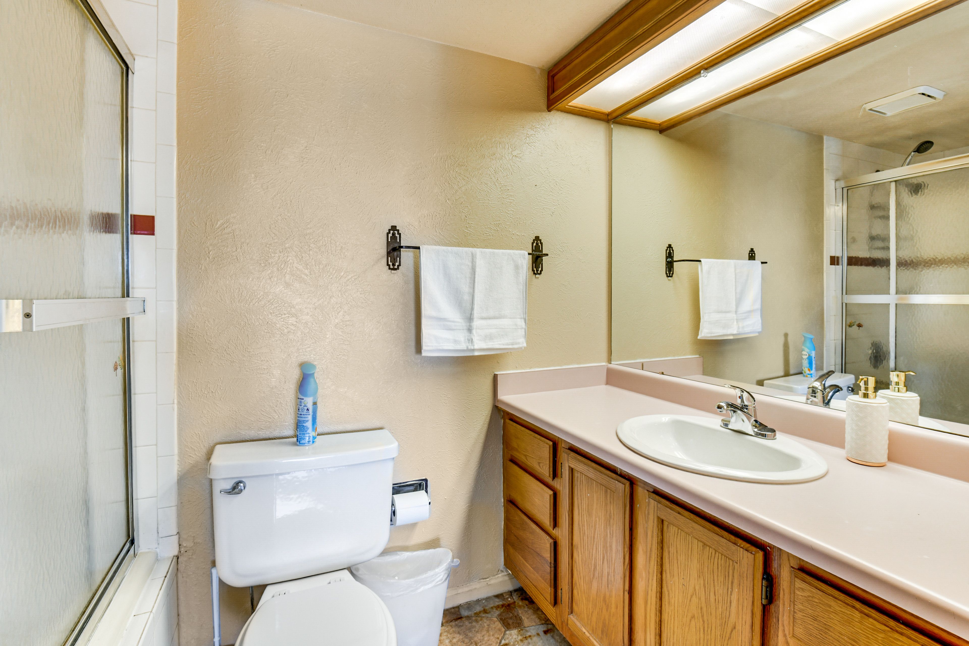 Full Bathroom | 2nd Floor