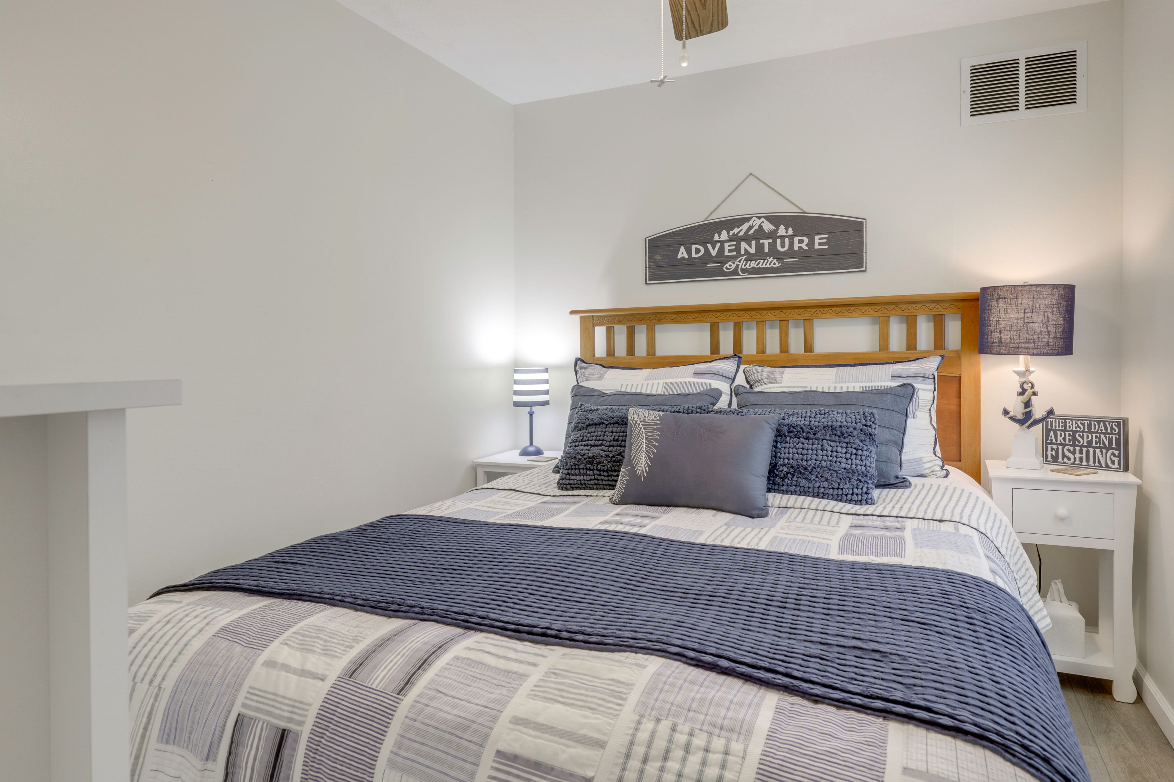 Bedroom 1 | Queen Bed