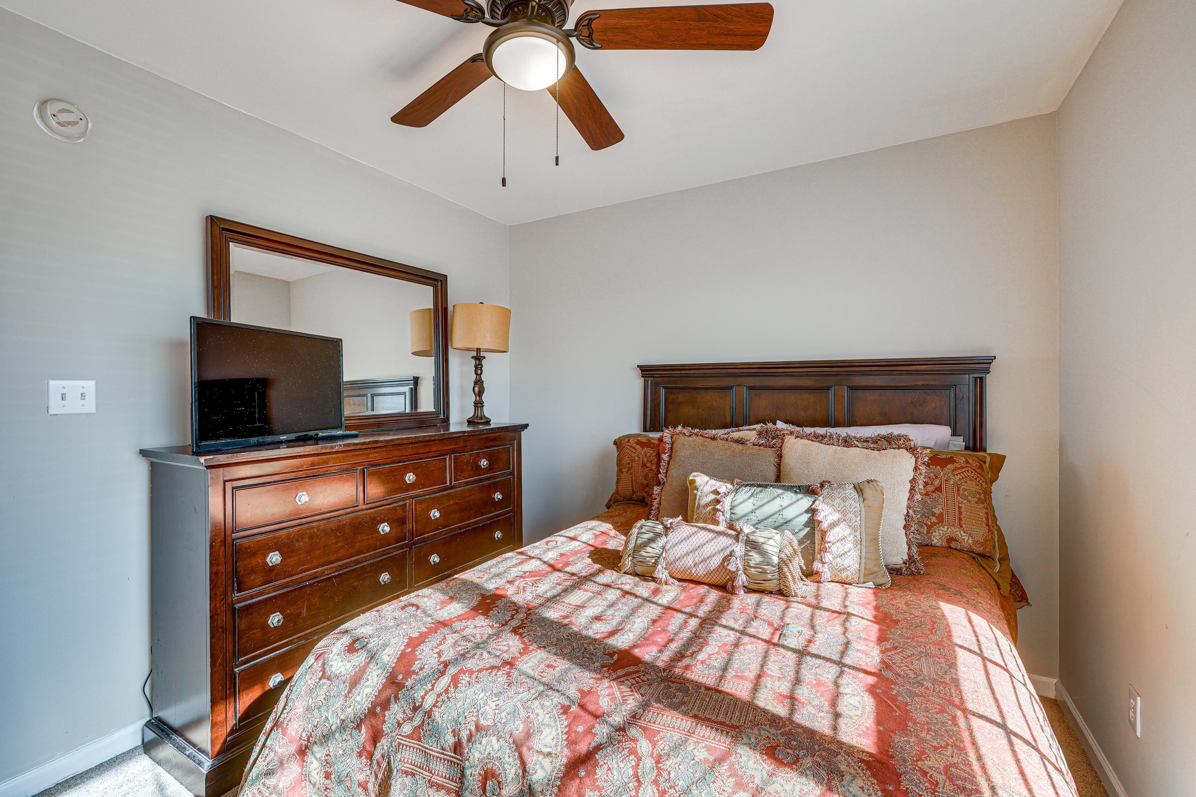 Bedroom 2 | Queen Bed | Main Level