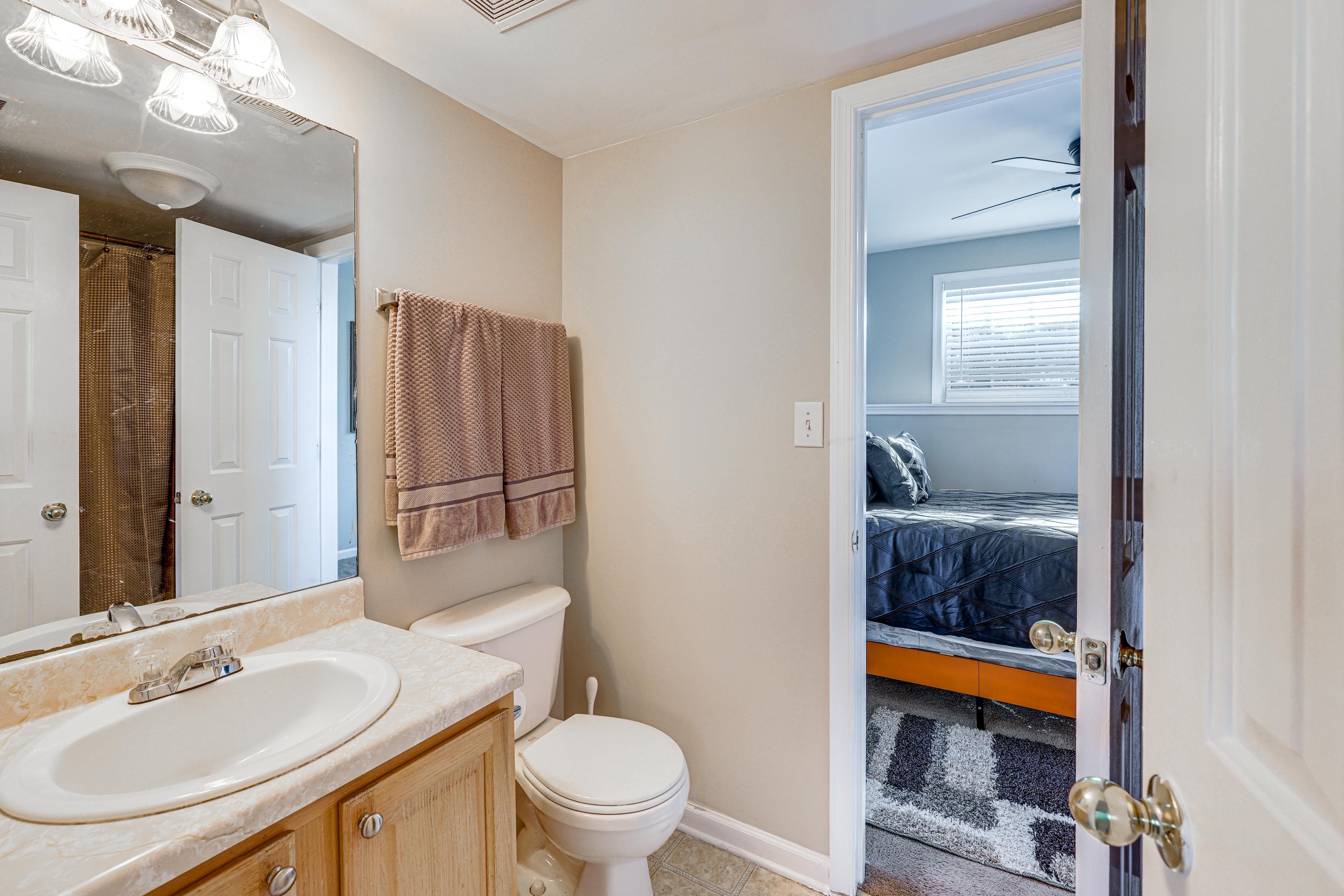 Bathroom | Bathtub/Shower | Lower Level