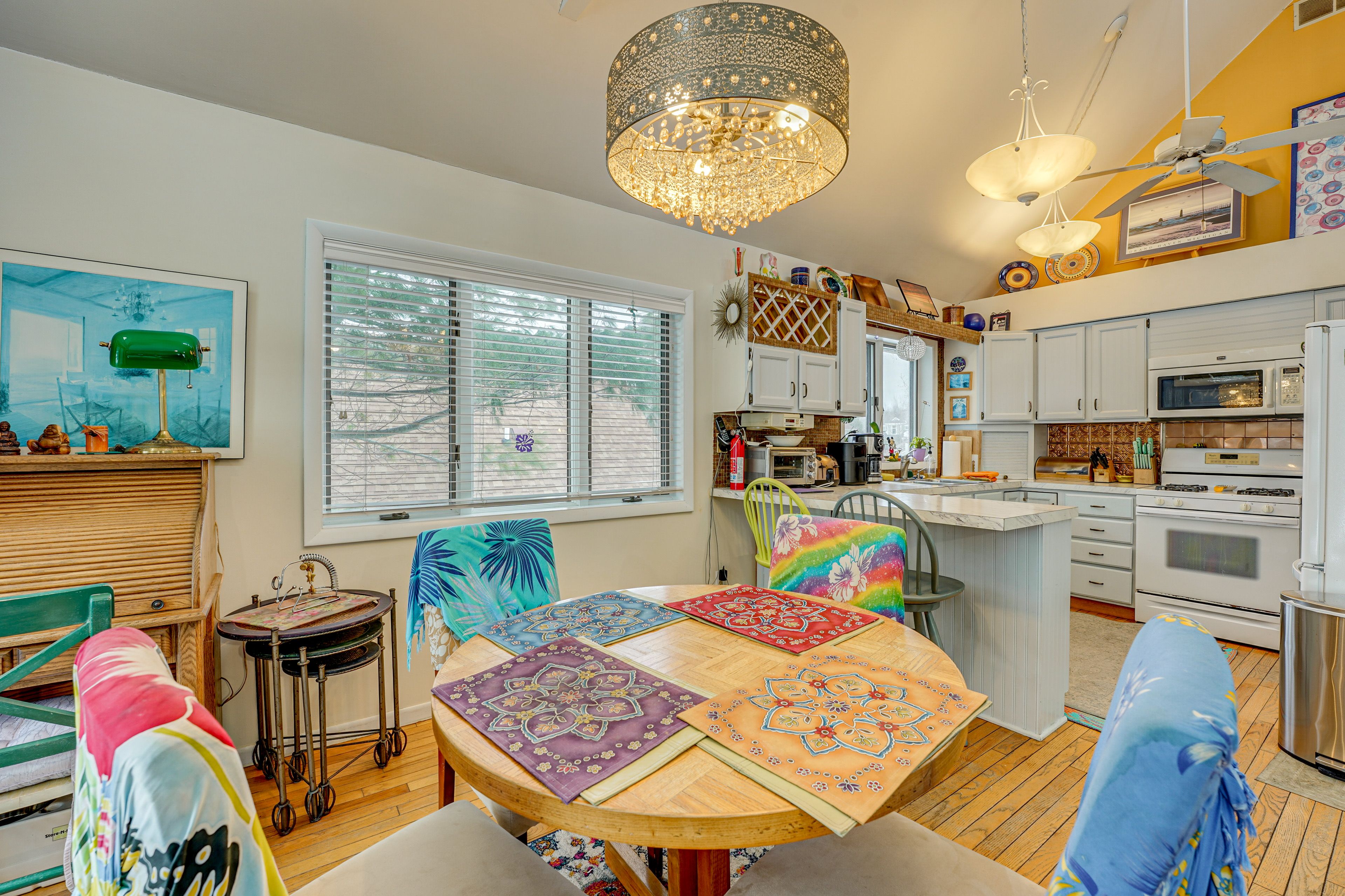 Kitchen | Dining Area