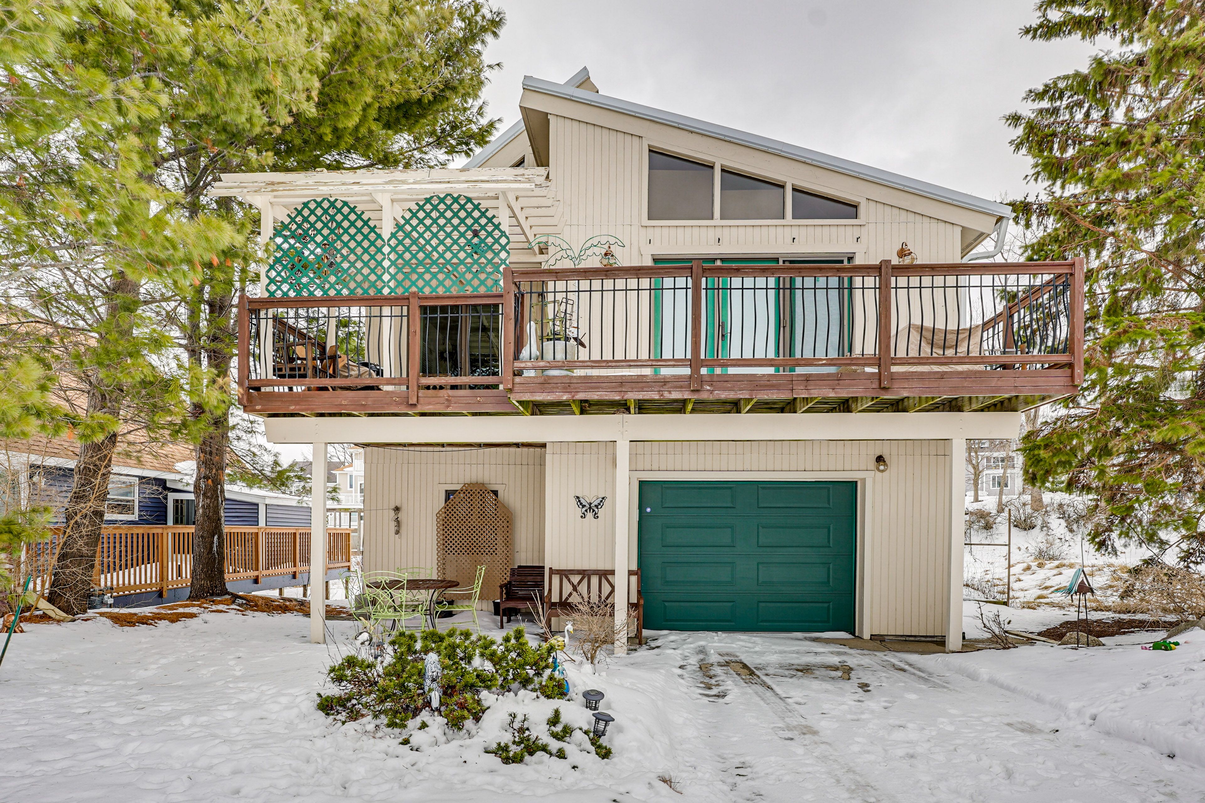 Exterior | Deck | Patio | Lake Michigan Views