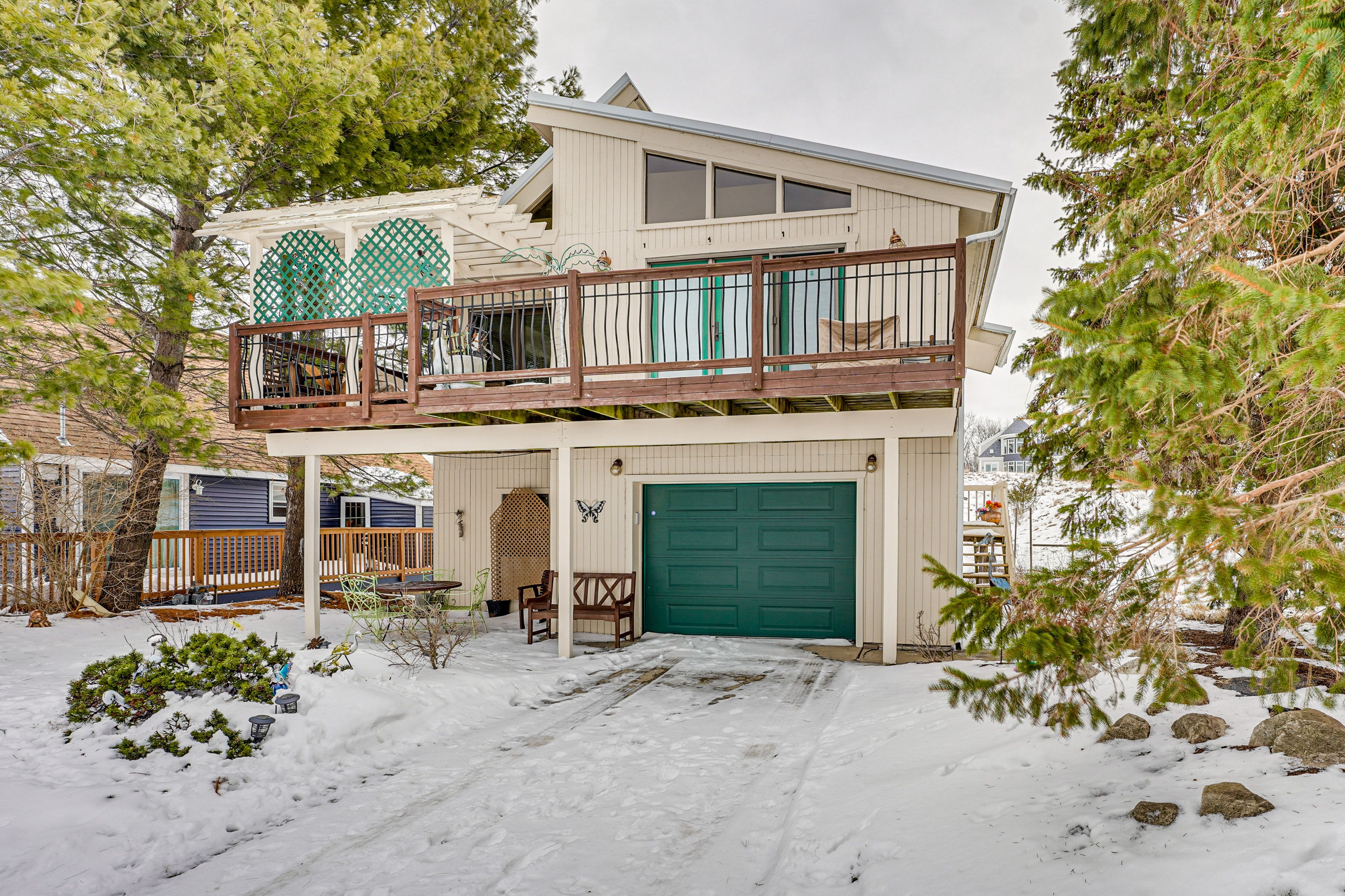 Parking | Garage (1 Vehicle) | Driveway (1 Vehicle)