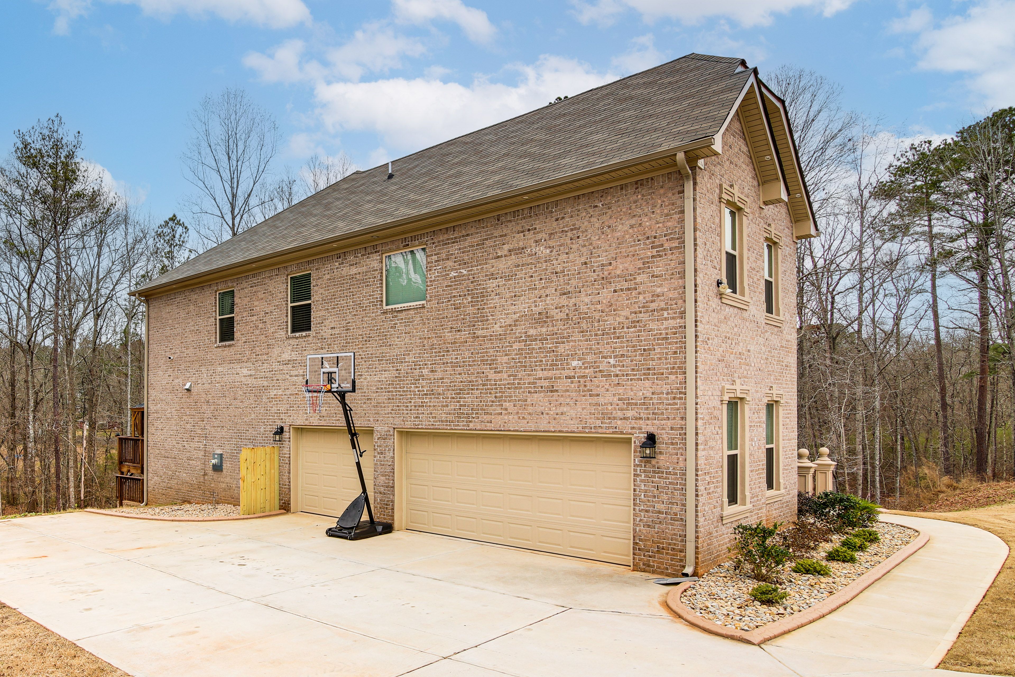 Parking | Driveway (4 Vehicles) | Street Parking (First-Come, First-Served)