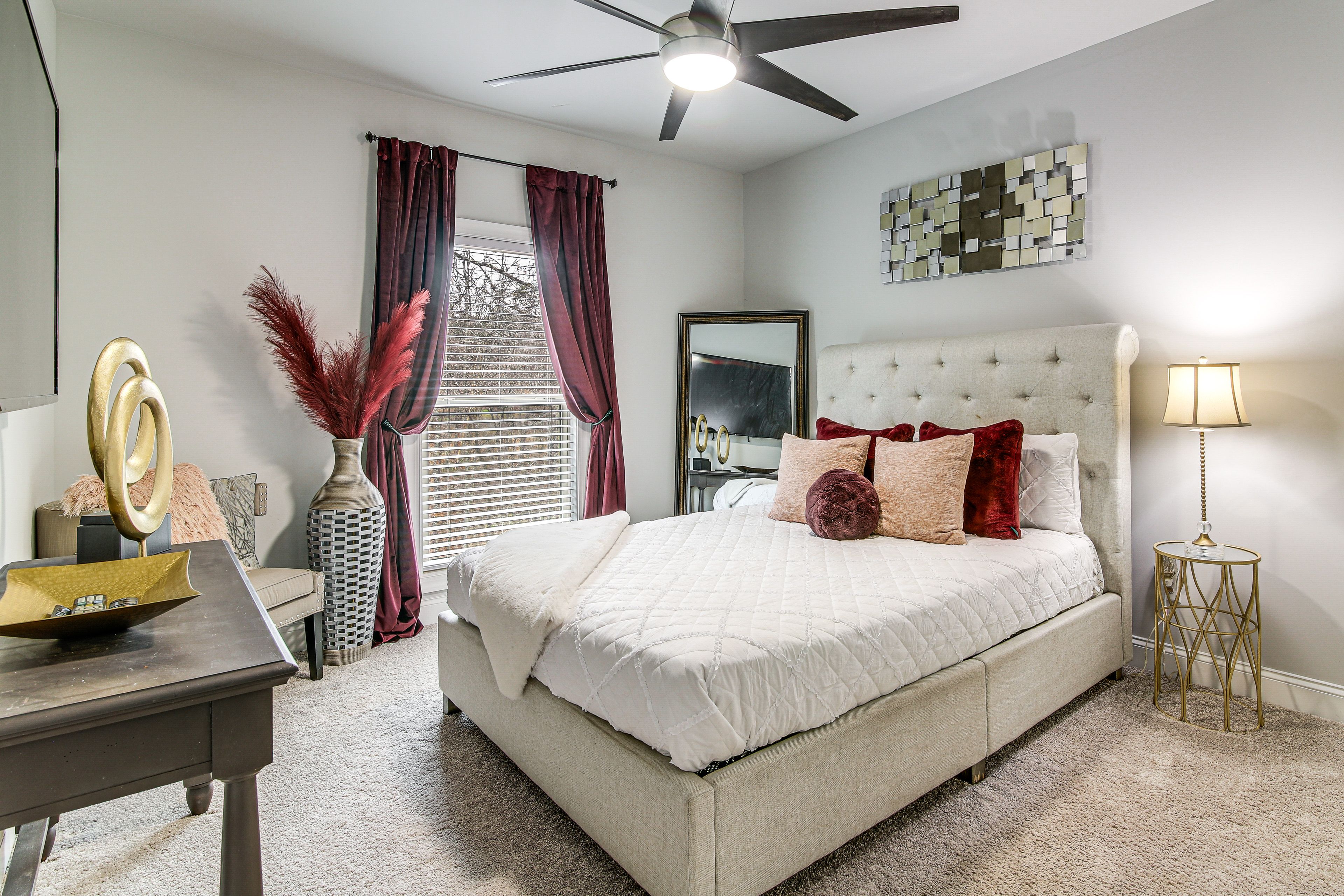 Bedroom 1 | Queen Bed | 1st Floor