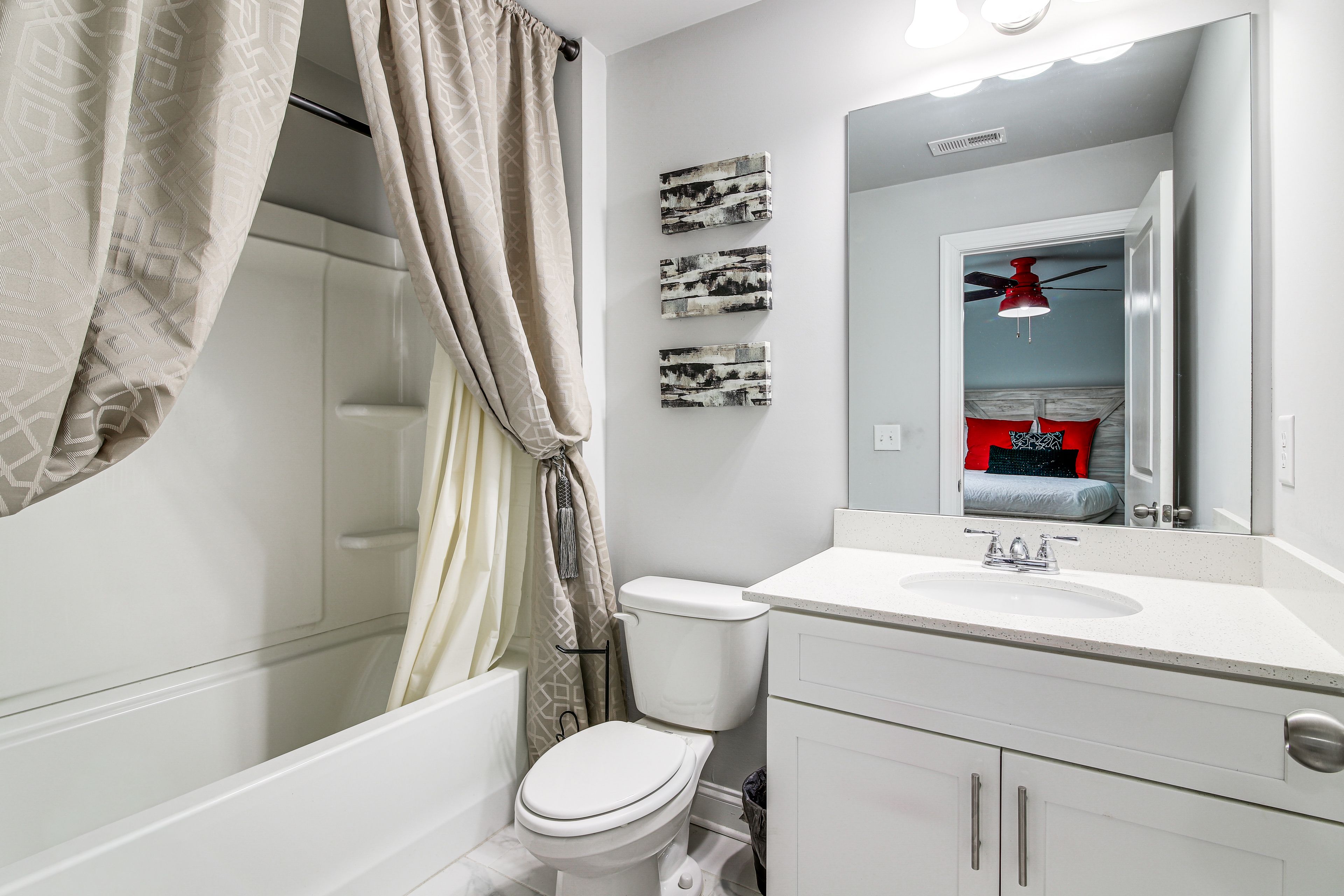 Bathroom | 2nd Floor