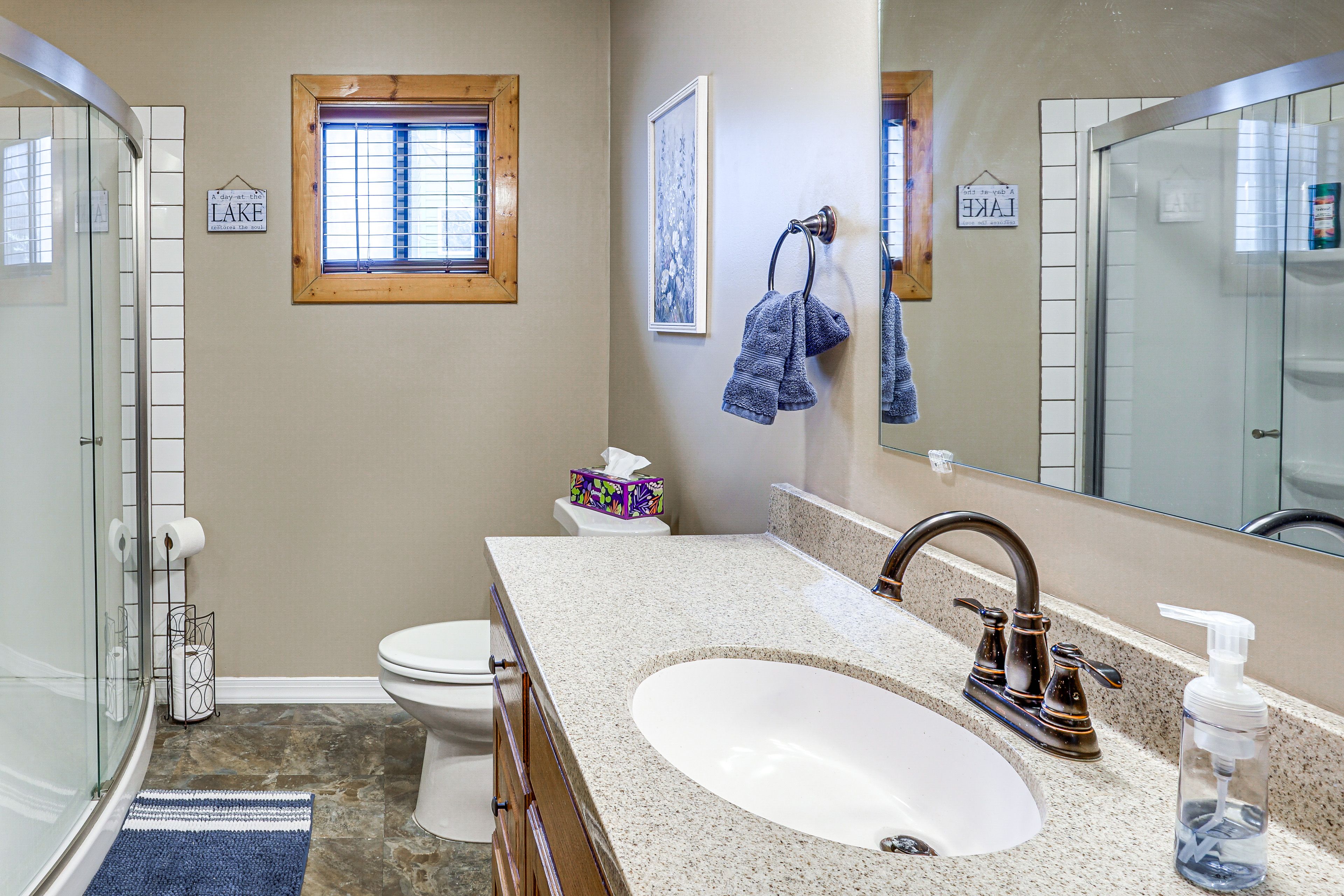 Full Bathroom | 2nd Floor