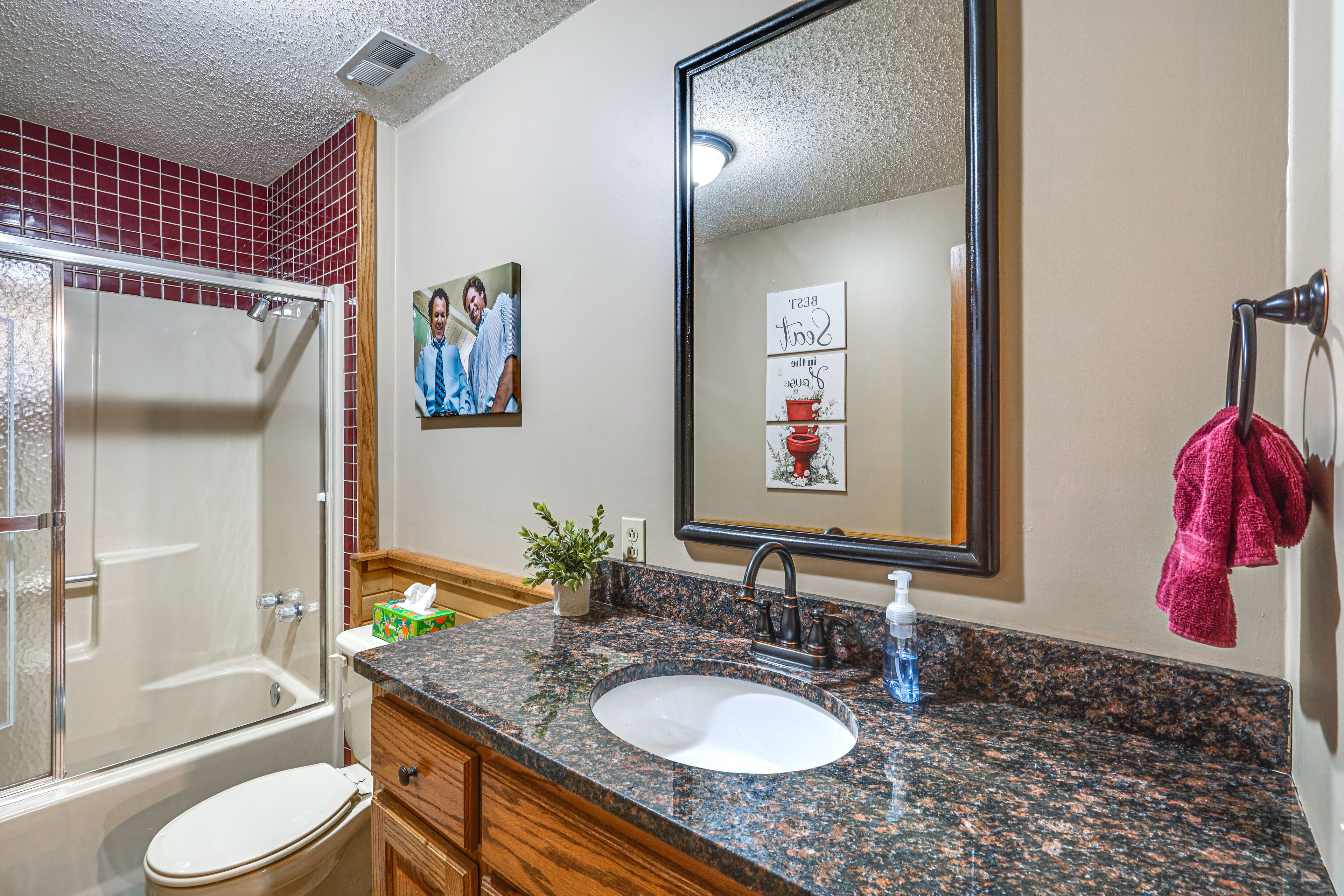 Full Bathroom | 2nd Floor