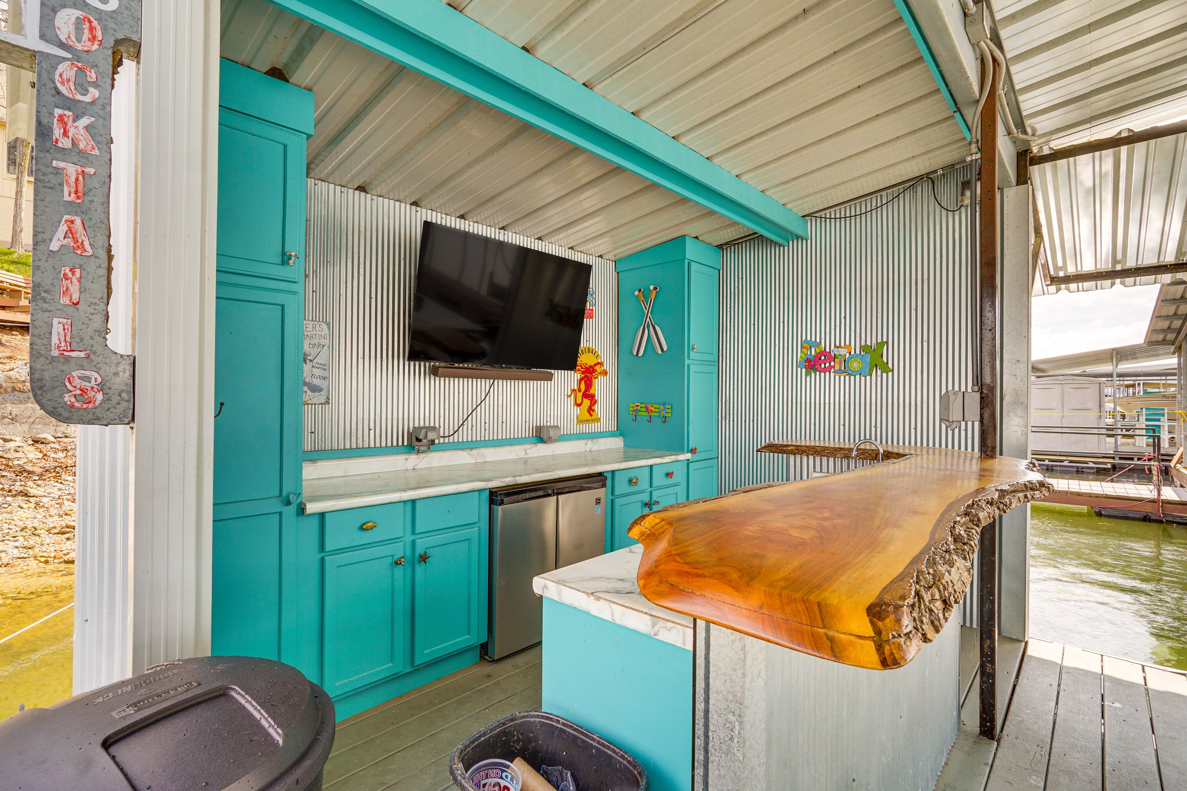 Dockside Bar | Private Dock