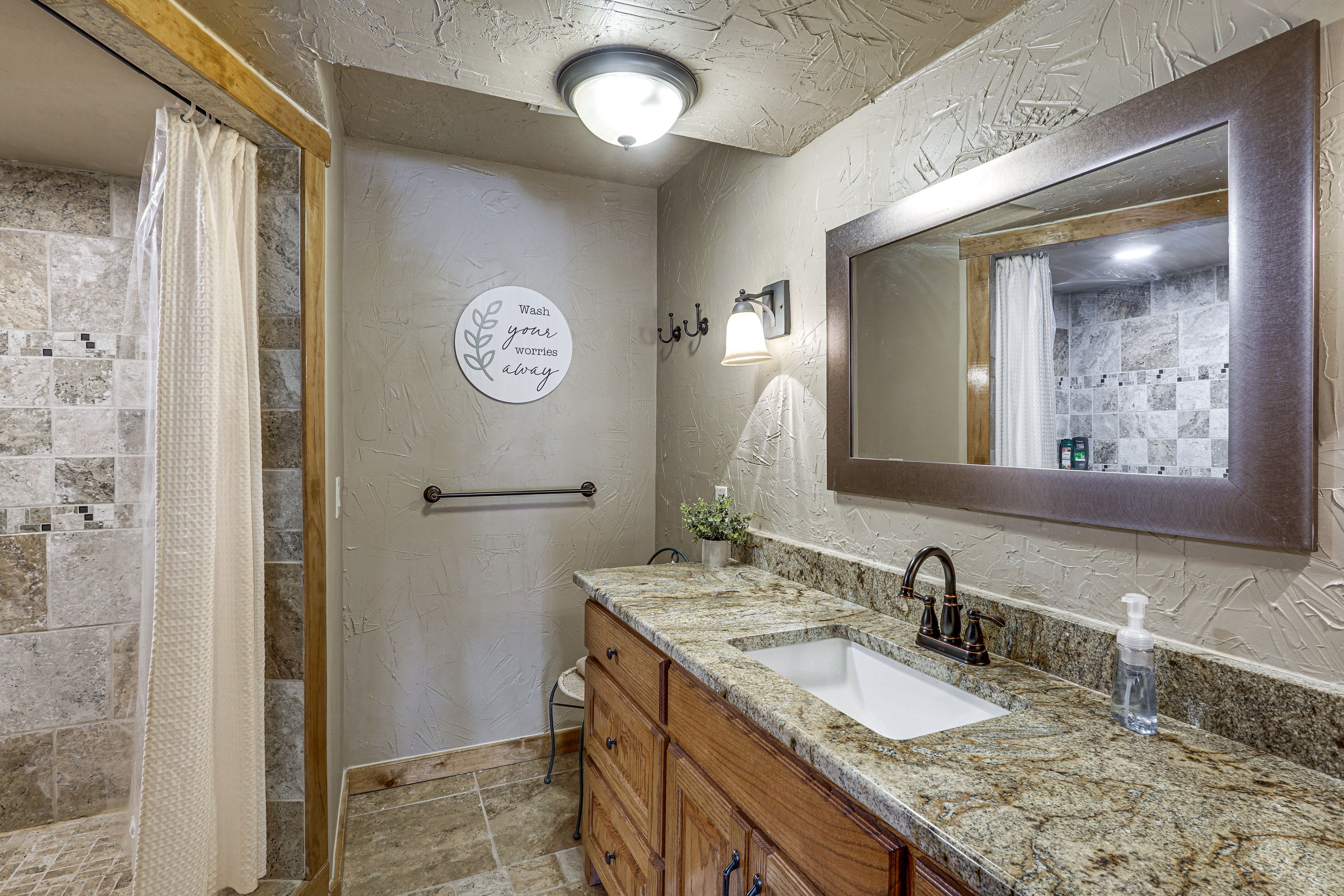 Full Bathroom | 1st Floor