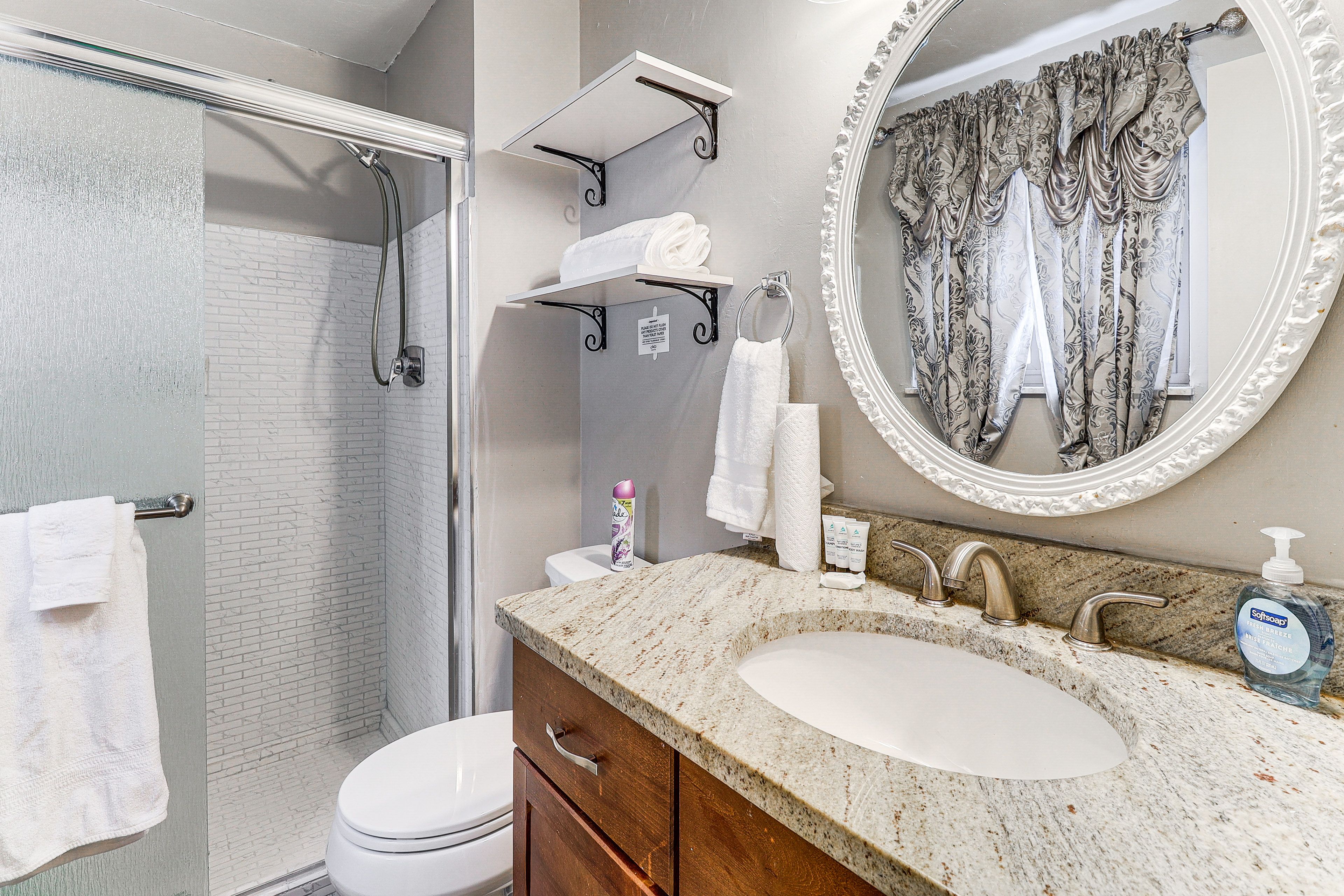 Full Bathroom | Main Level