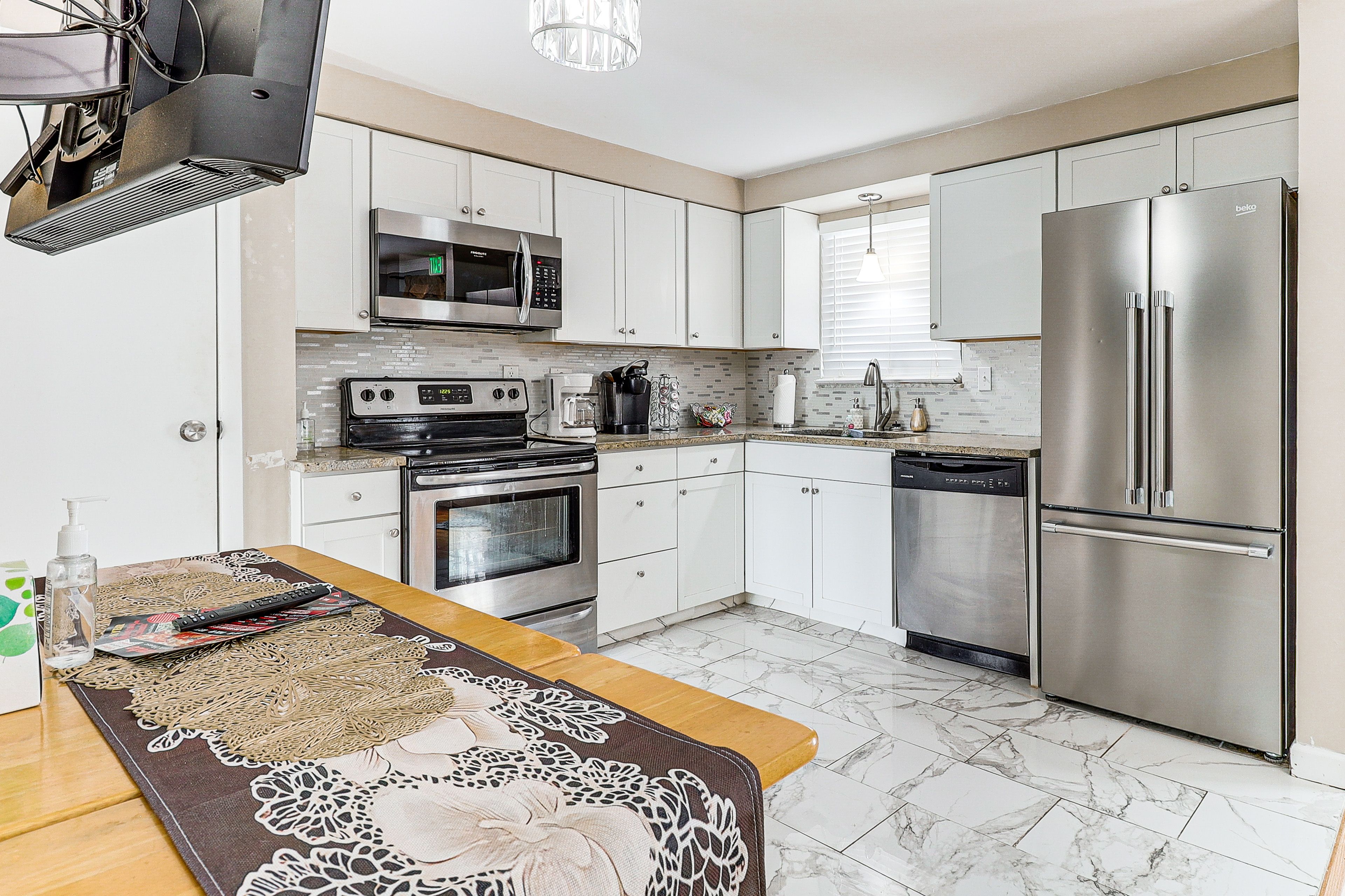 Kitchen | Main Level