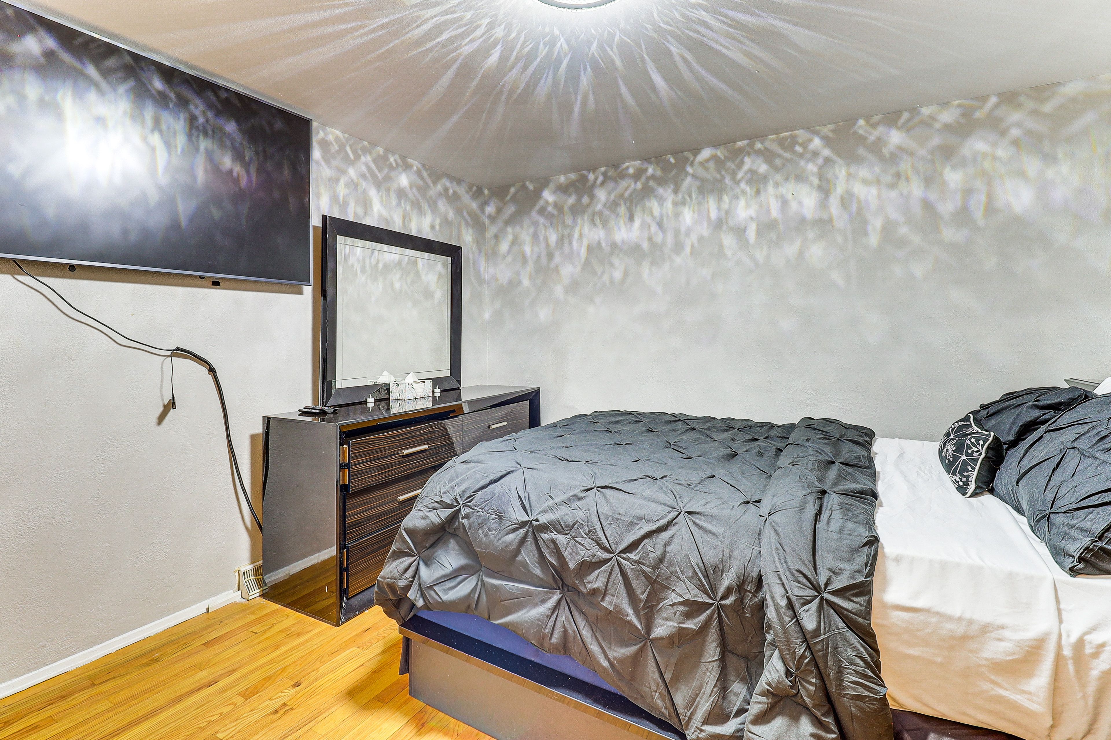 Bedroom 1 | Queen Bed | Main Level