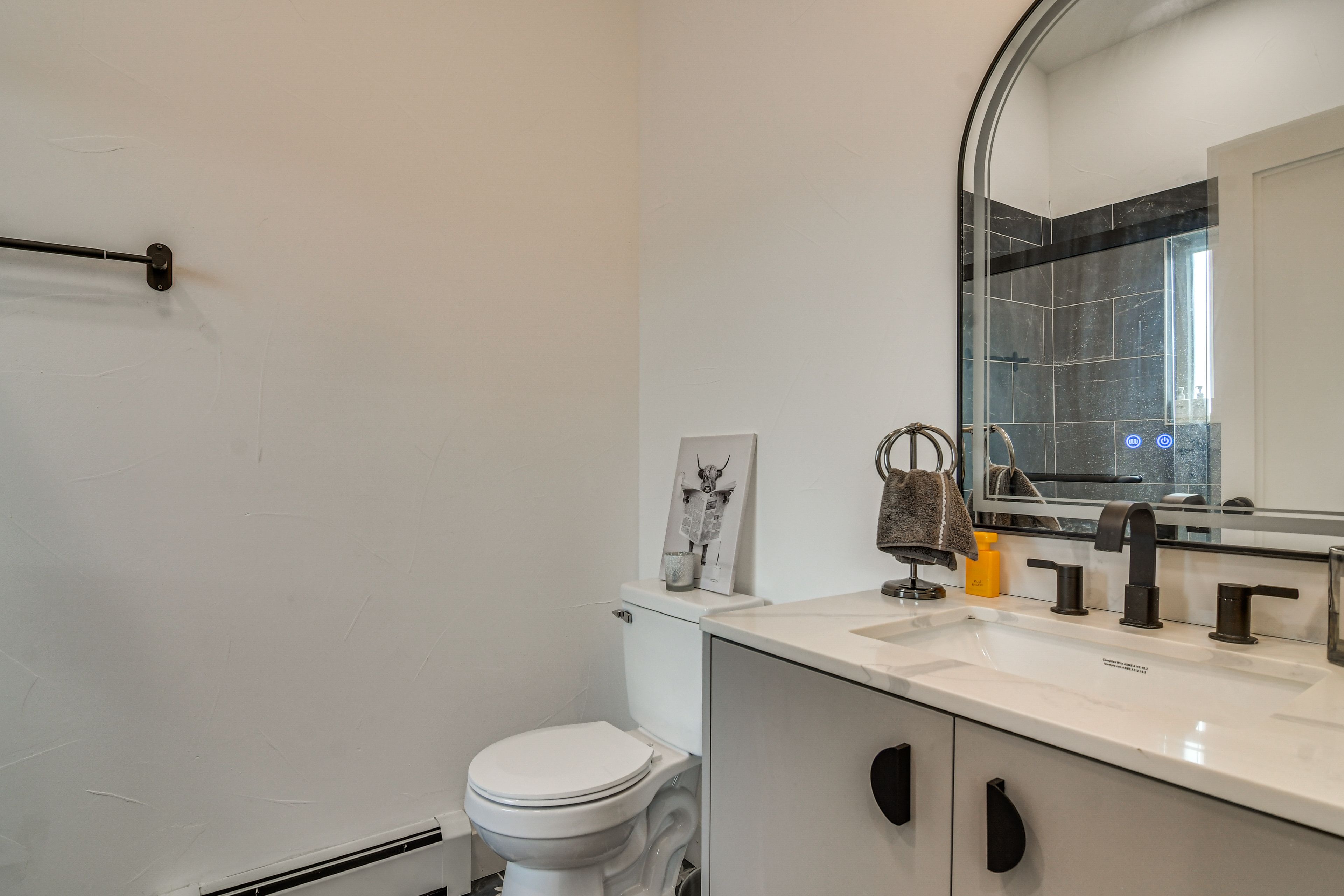 Bathroom | Main Level