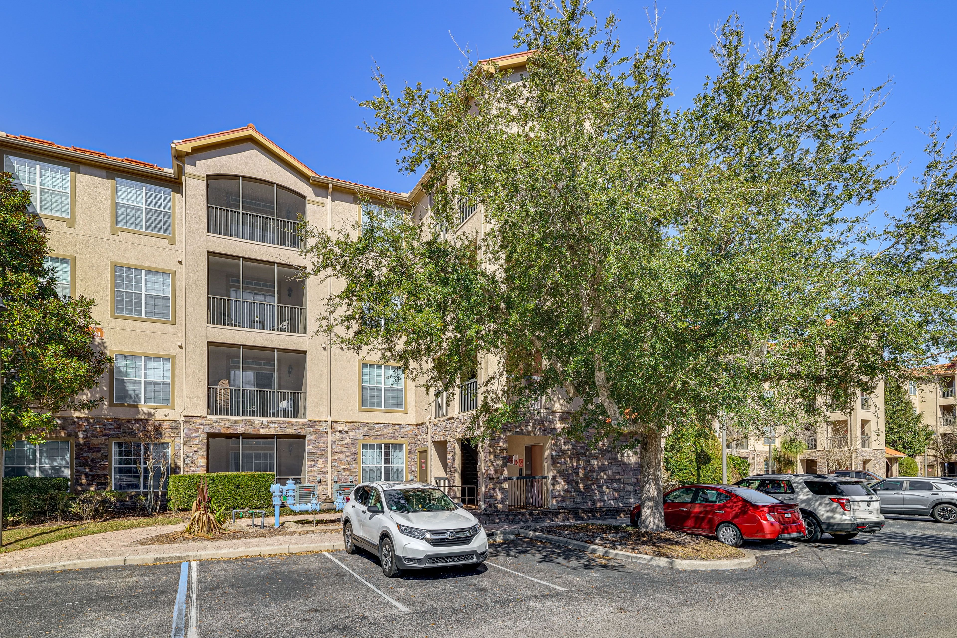 Parking | Community Lot (First-Come, First-Served)