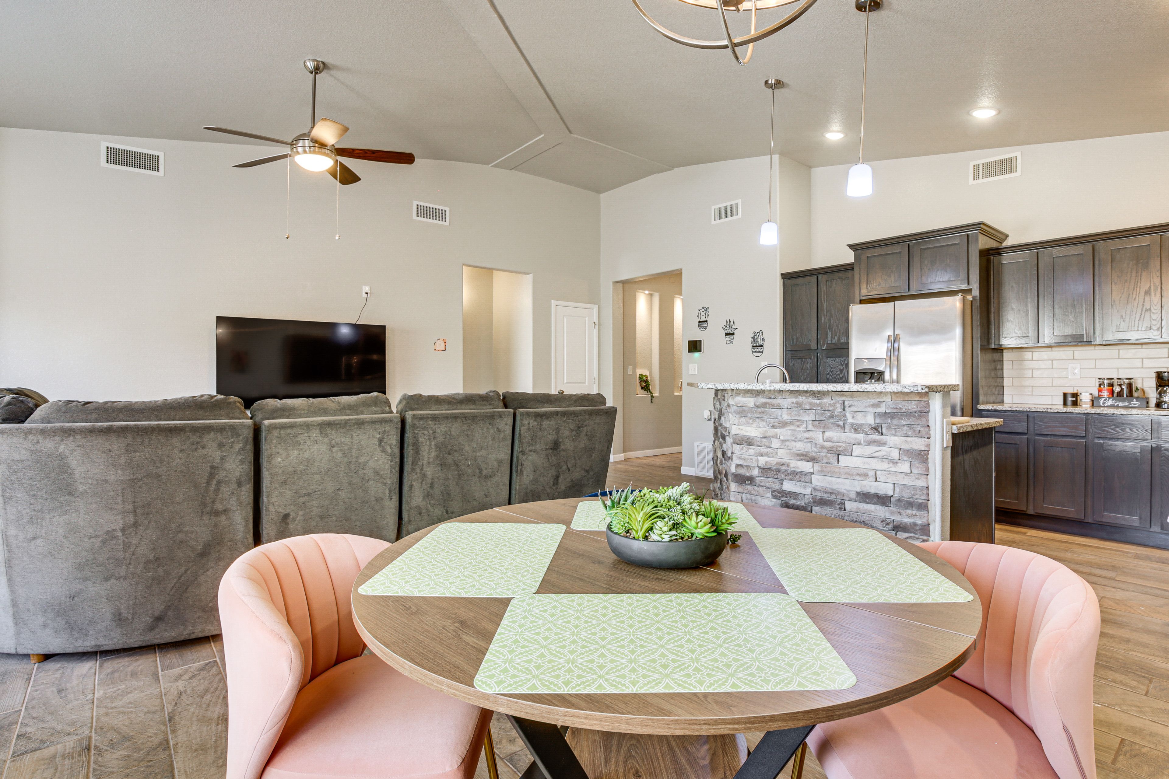 Dining Area | Dishes & Flatware Provided