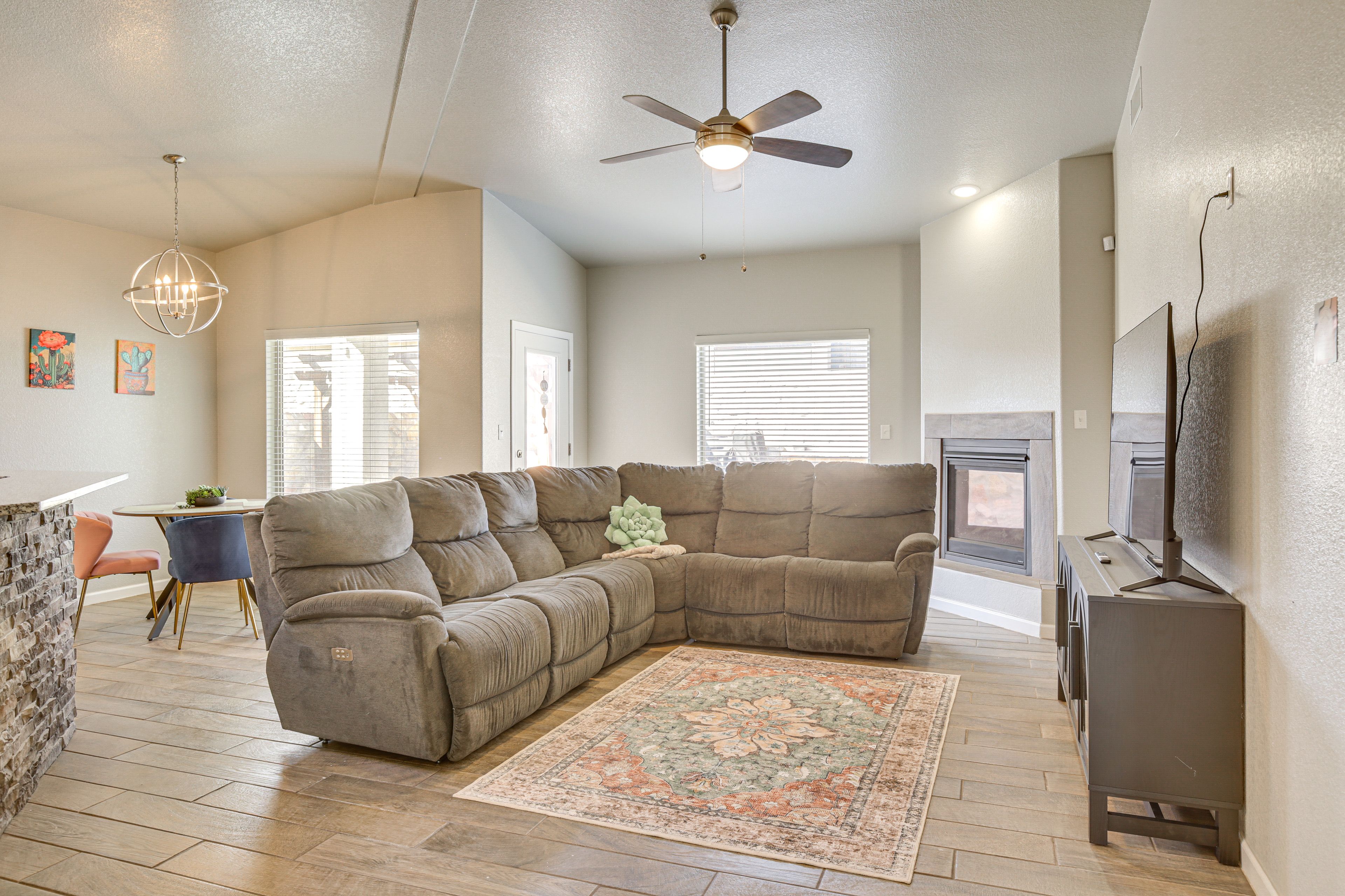 Living Room | Open Floor Plan | Free WiFi