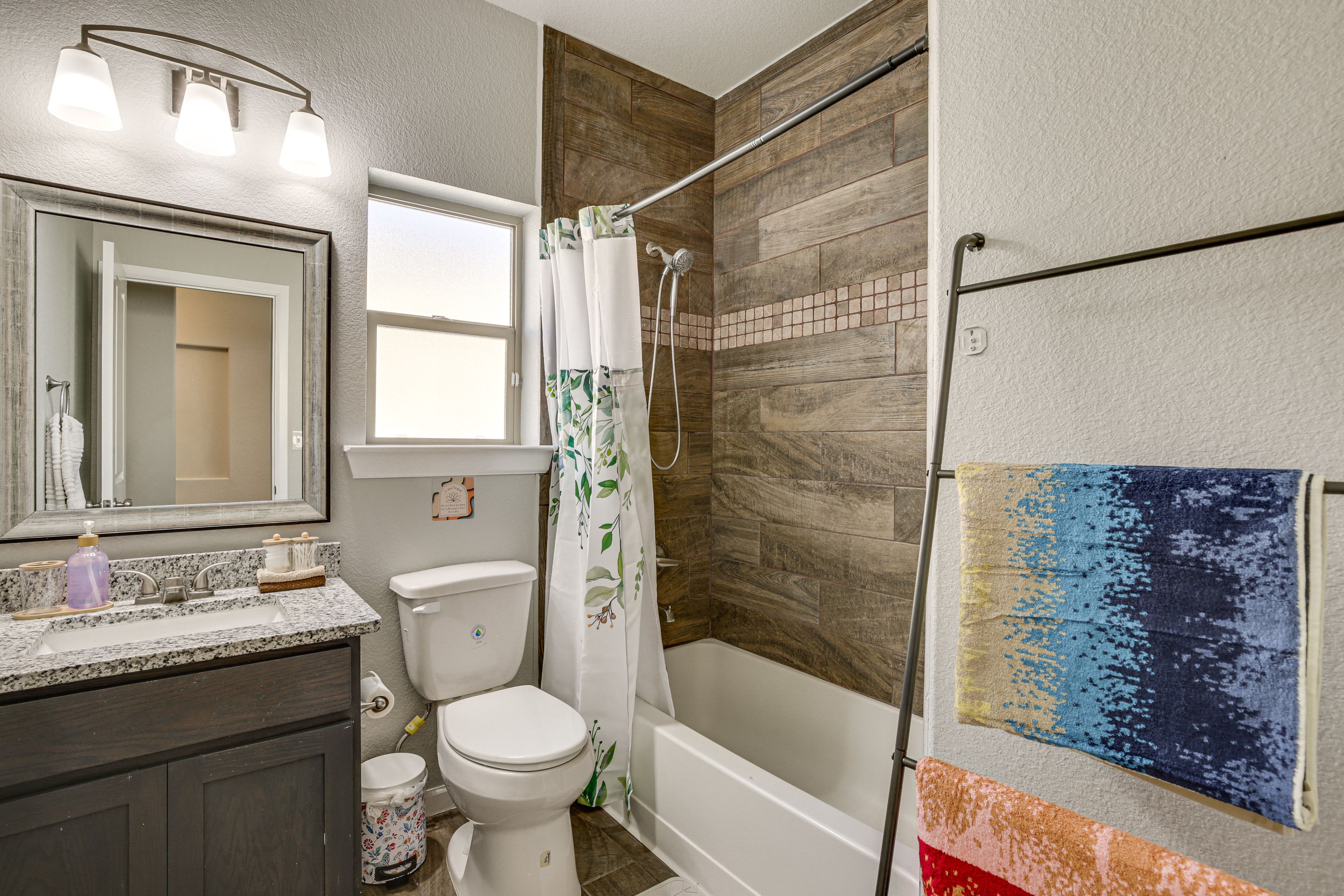 Full Bathroom | Towels & Linens Provided