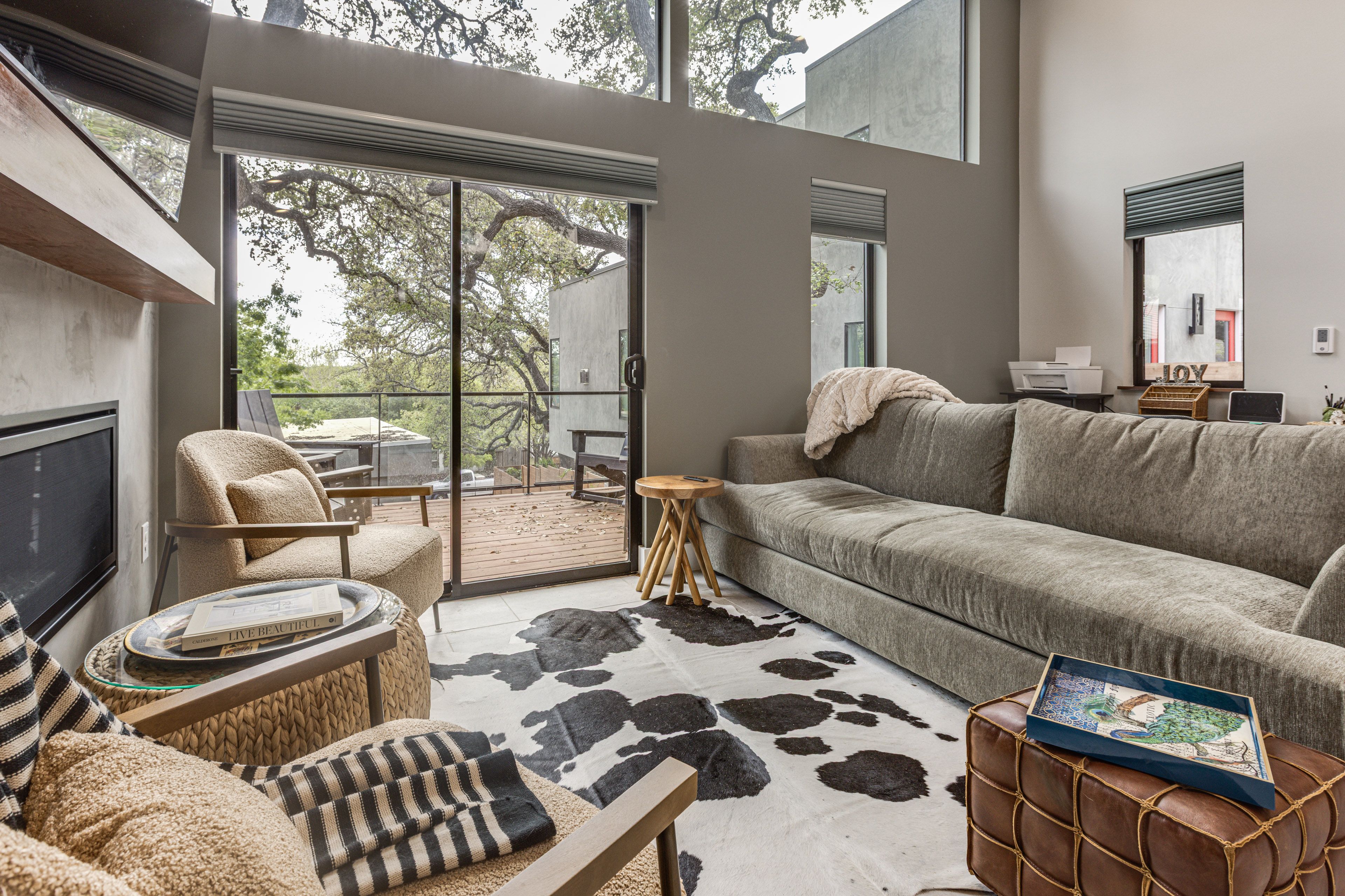 Living Area | Workspace