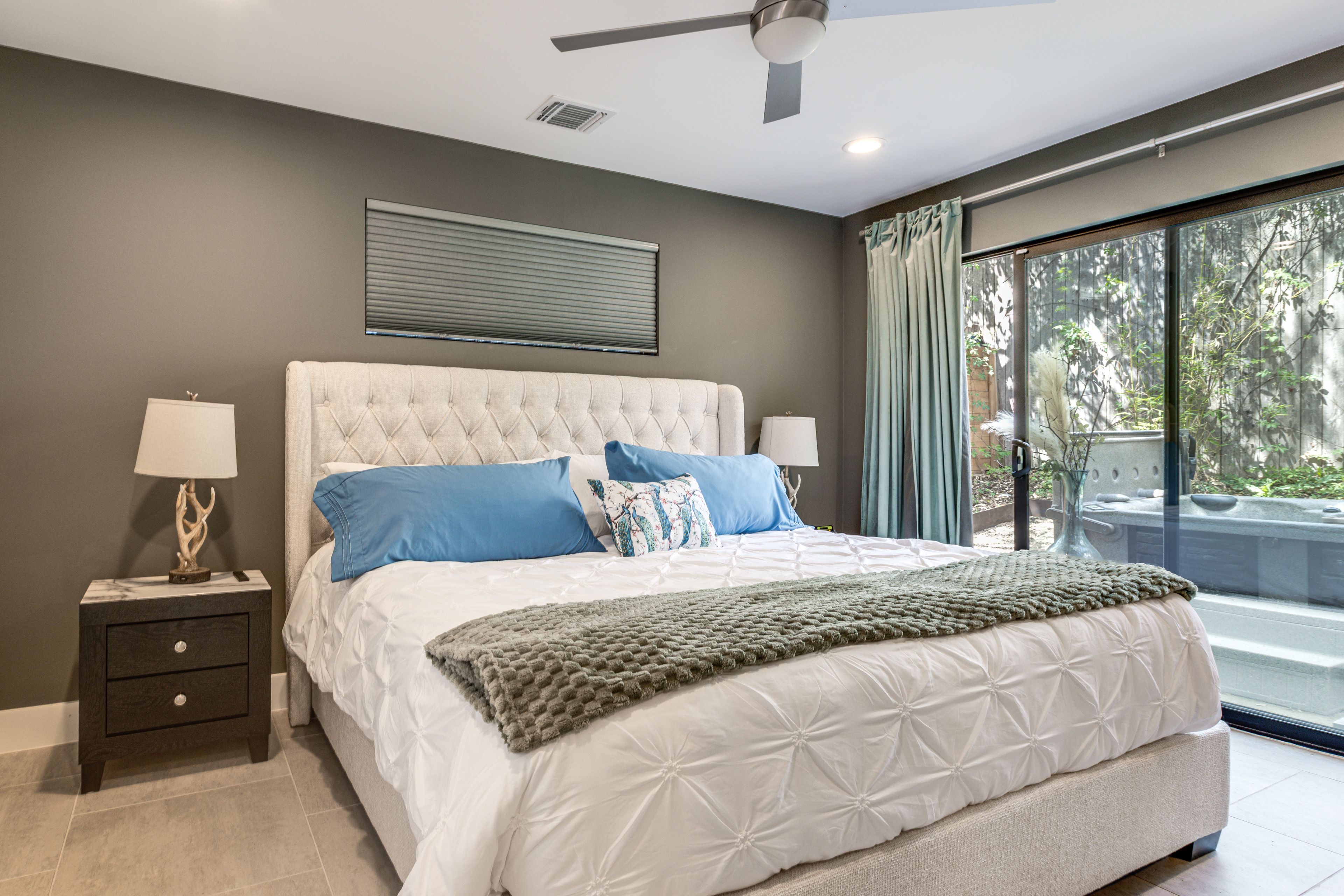 Bedroom 1 | King Bed