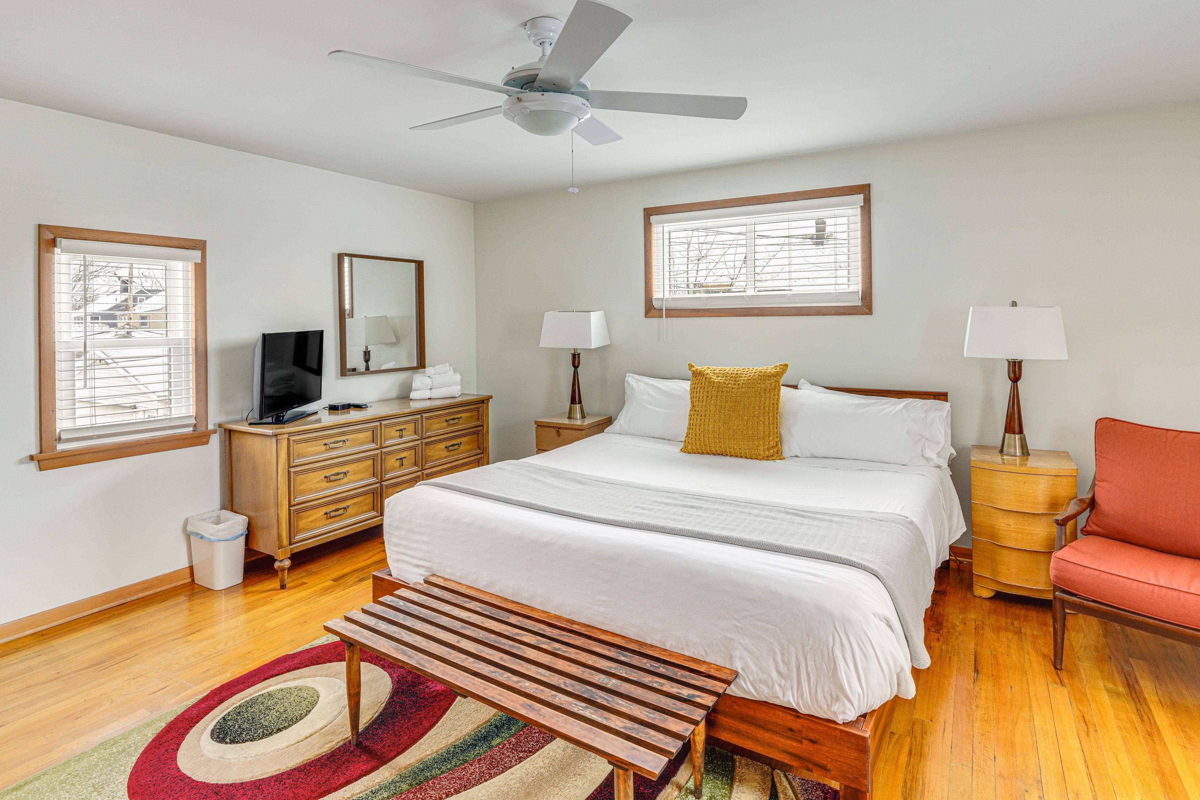 Bedroom 1 | King Bed | Smart TV | 1st Floor