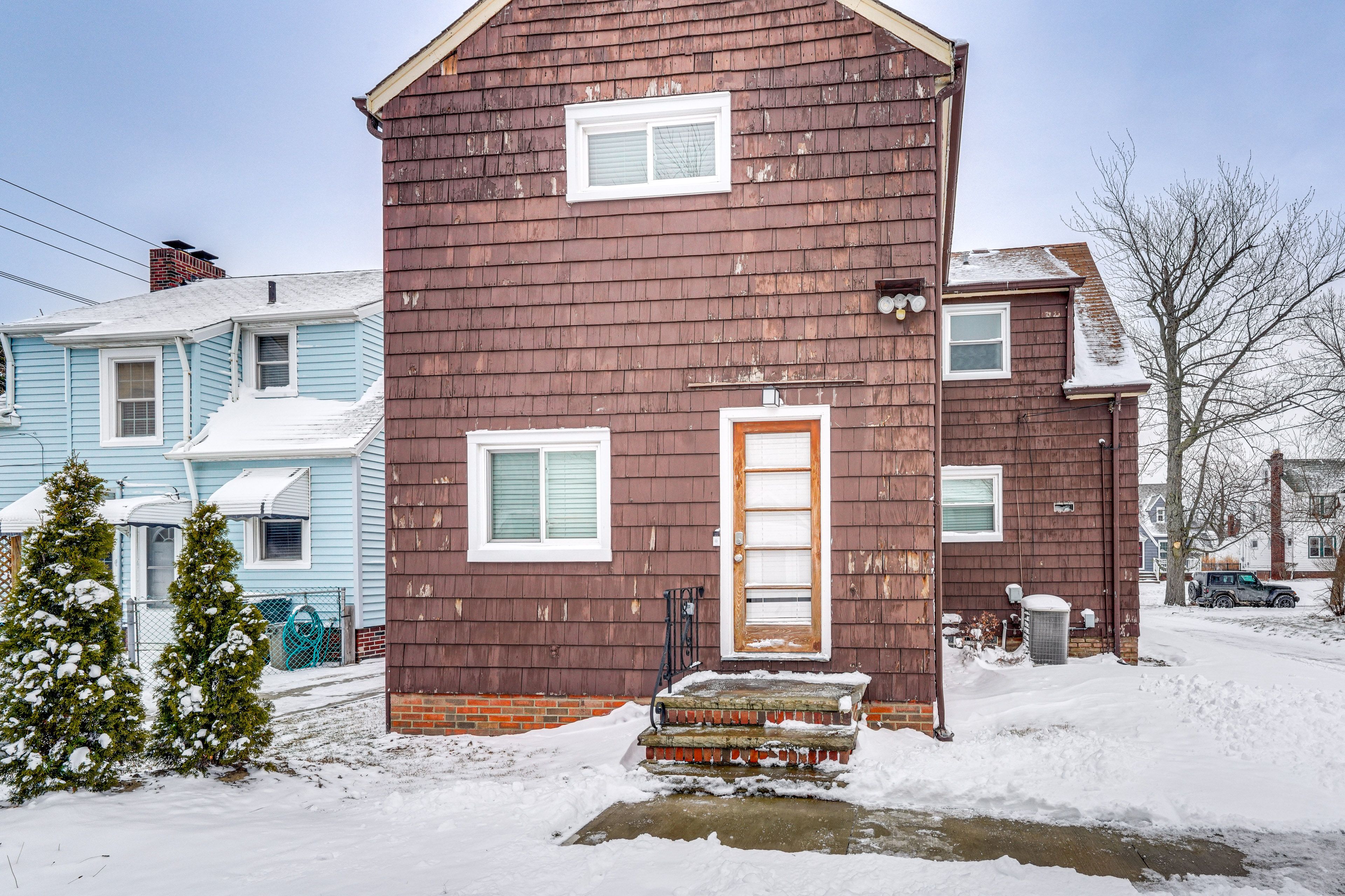 House Exterior | Seasonal Patio | Fire Pit | Private Backyard