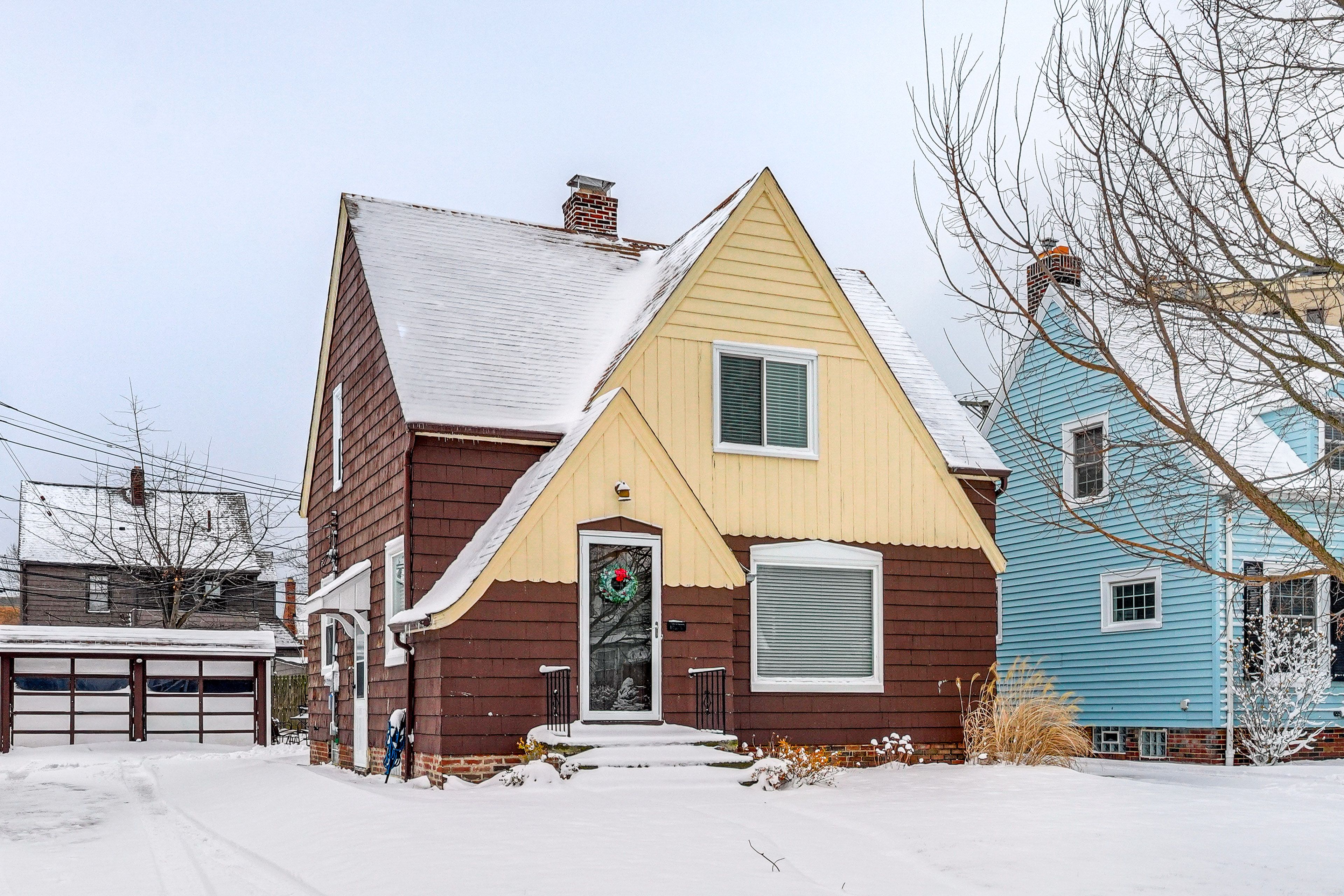 Parking | Driveway (4 Vehicles)
