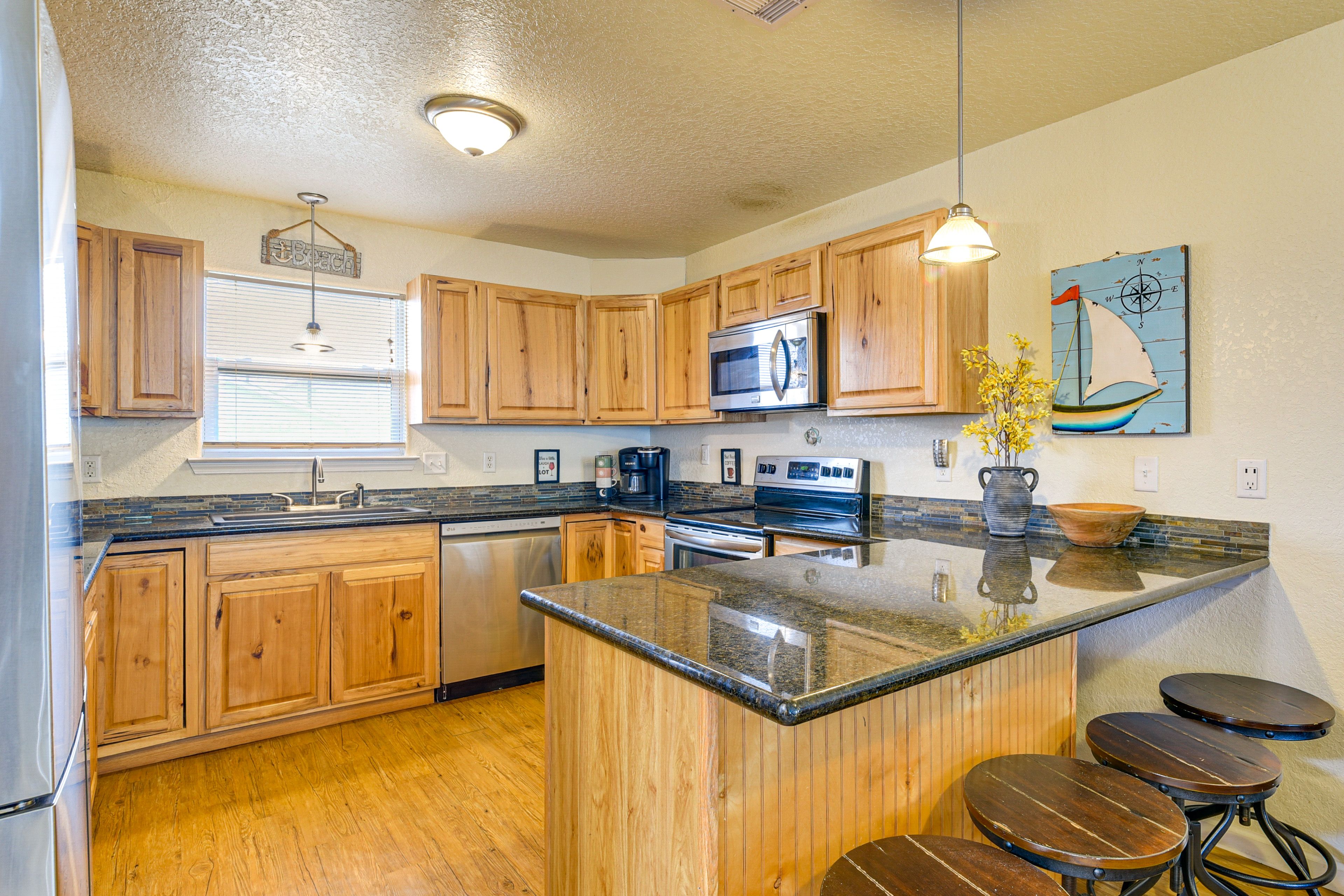 Kitchen | Breakfast Bar