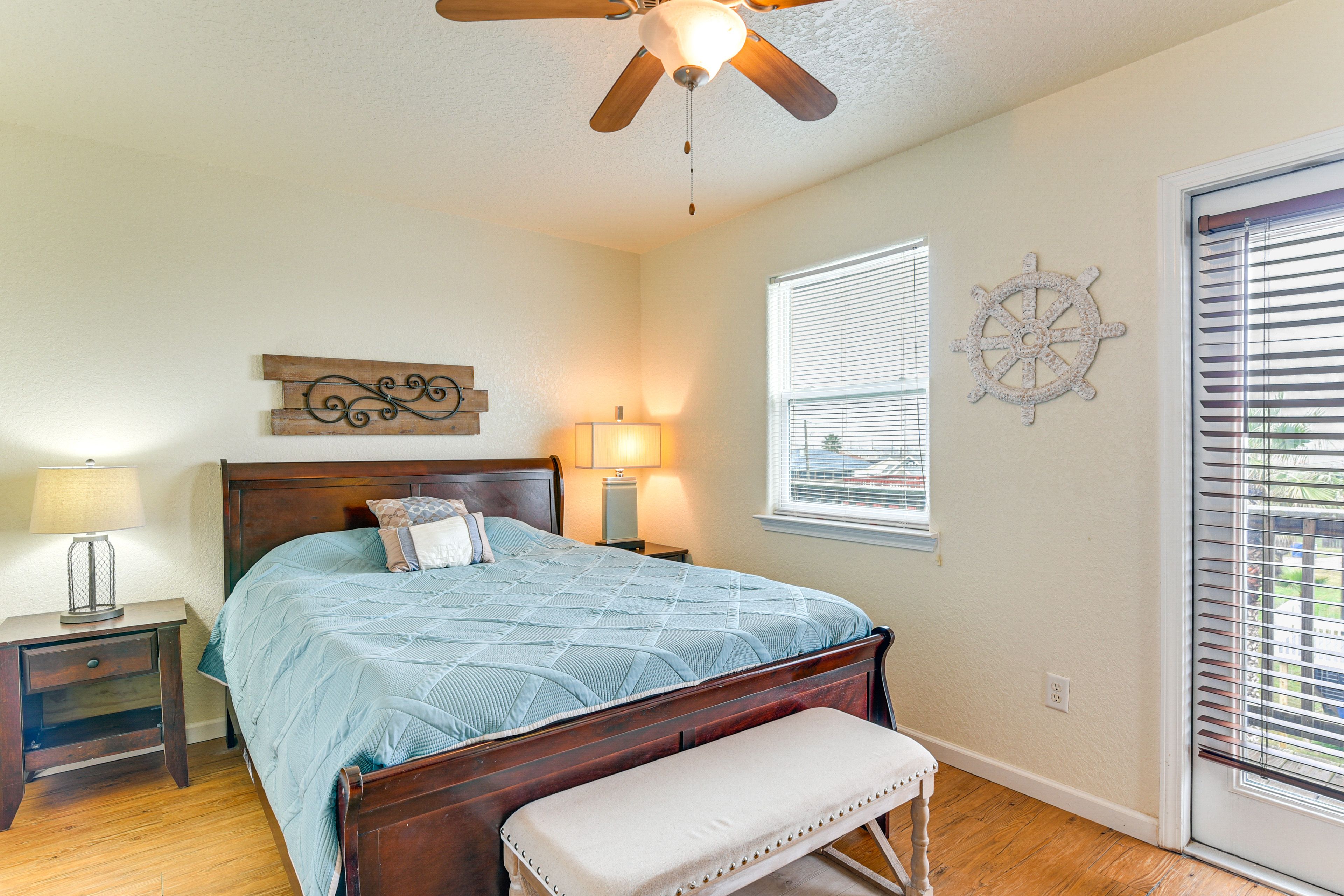 Bedroom 3 | Queen Bed | Smart TV | 2nd Floor