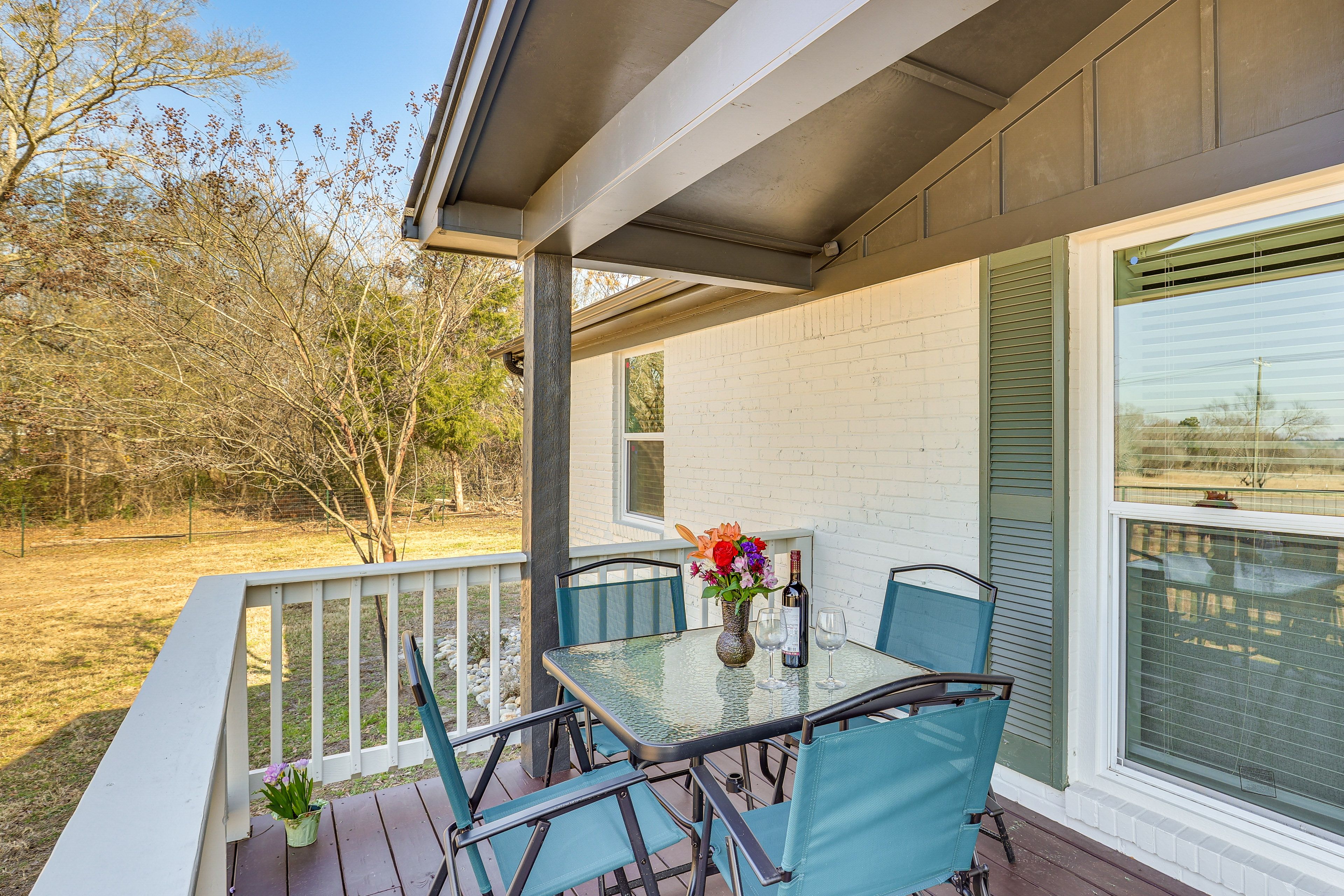 Longview Vacation Rental | 3BR | 2BA | 2,600 Sq Ft