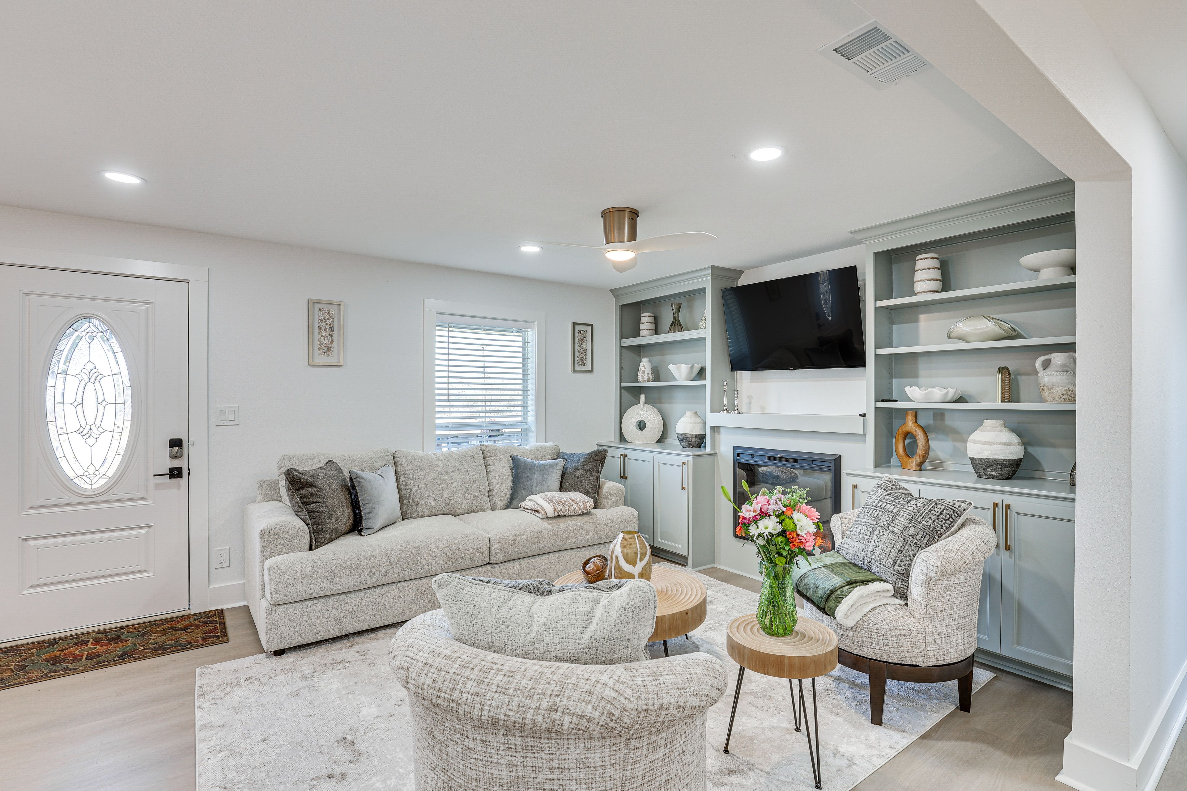 Living Room | King Sleeper Sofa