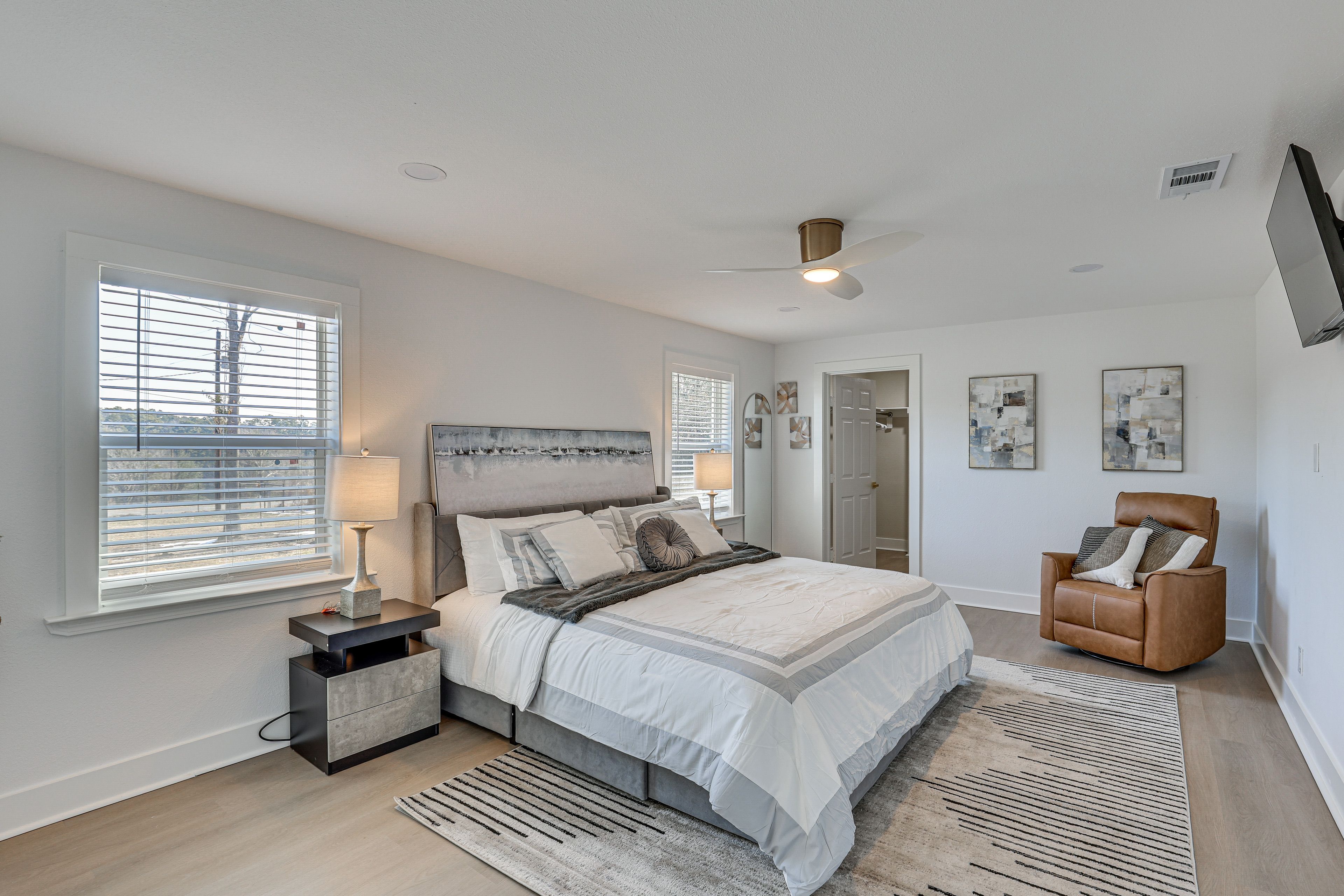 Bedroom 1 | King Bed