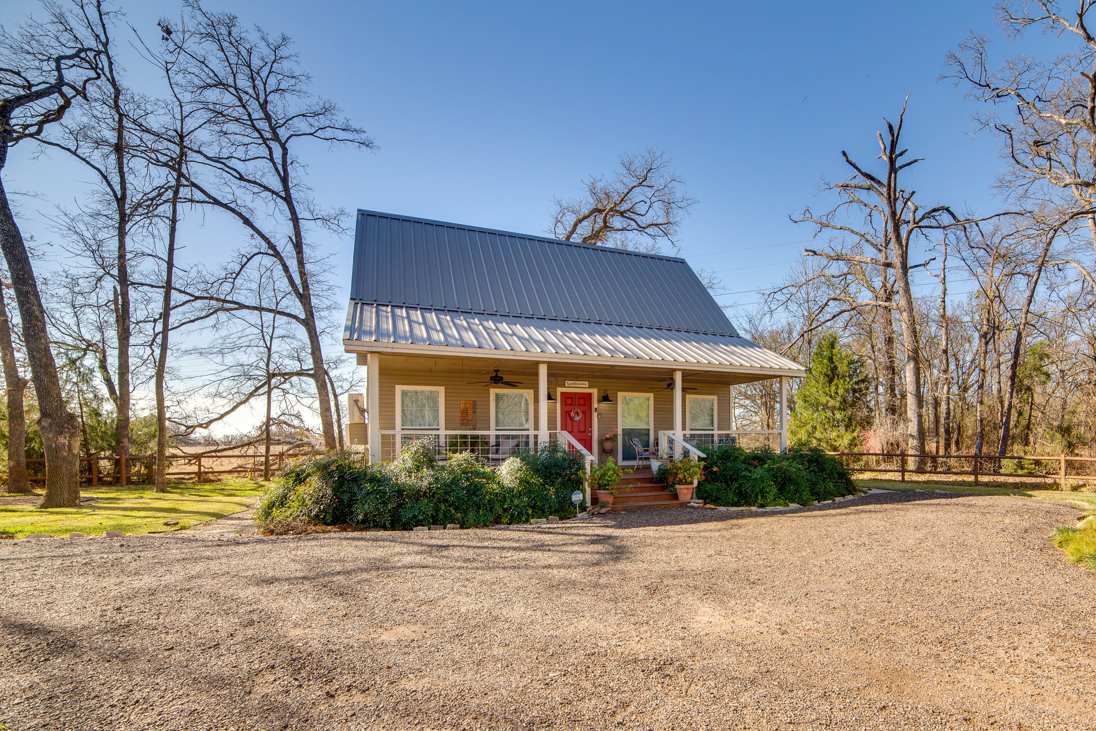 Parking | Driveway (2 Vehicles) | Boat/Trailer Parking