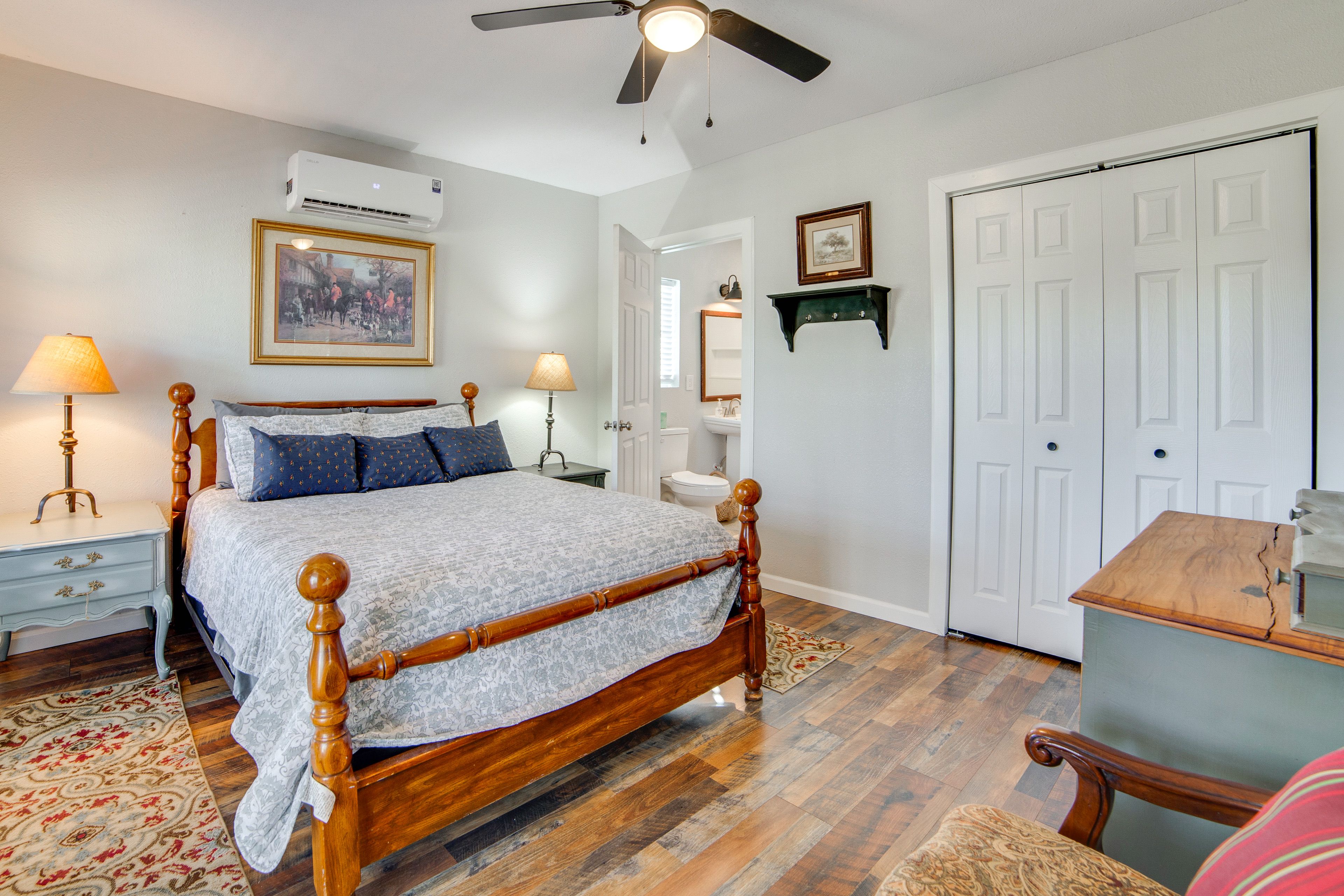 Bedroom 1 | Queen Bed | 1st Floor