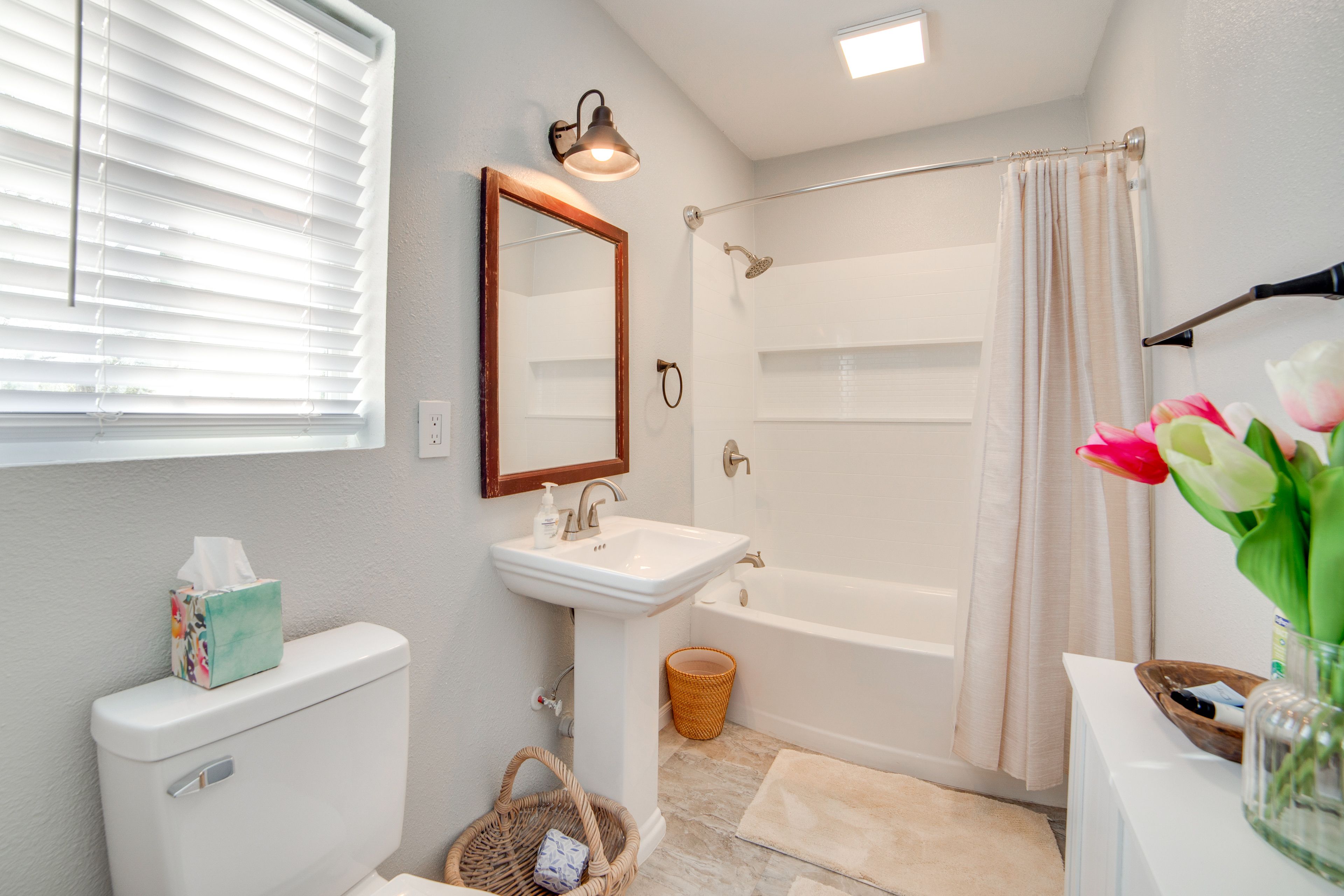 En-Suite Bathroom | Towels Provided | 1st Floor