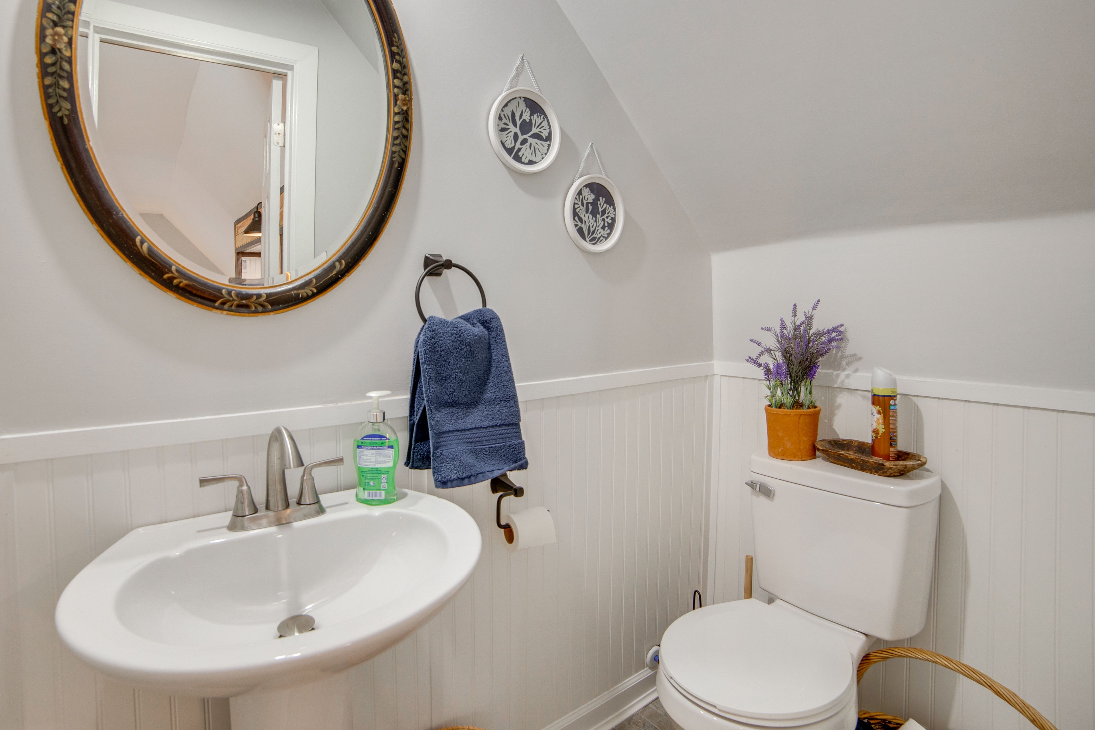 Half Bathroom | 2nd Floor